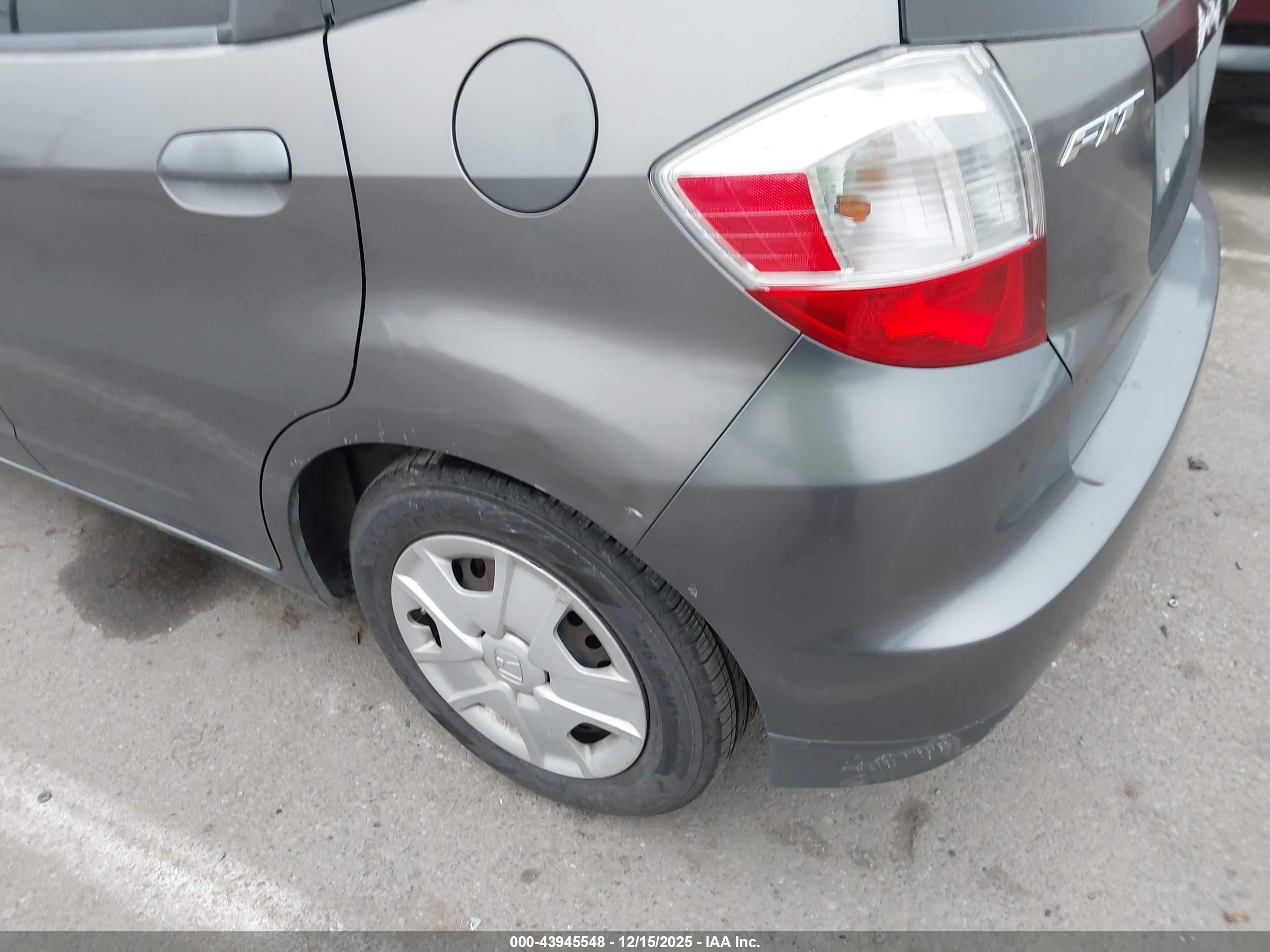 HONDA FIT image 6