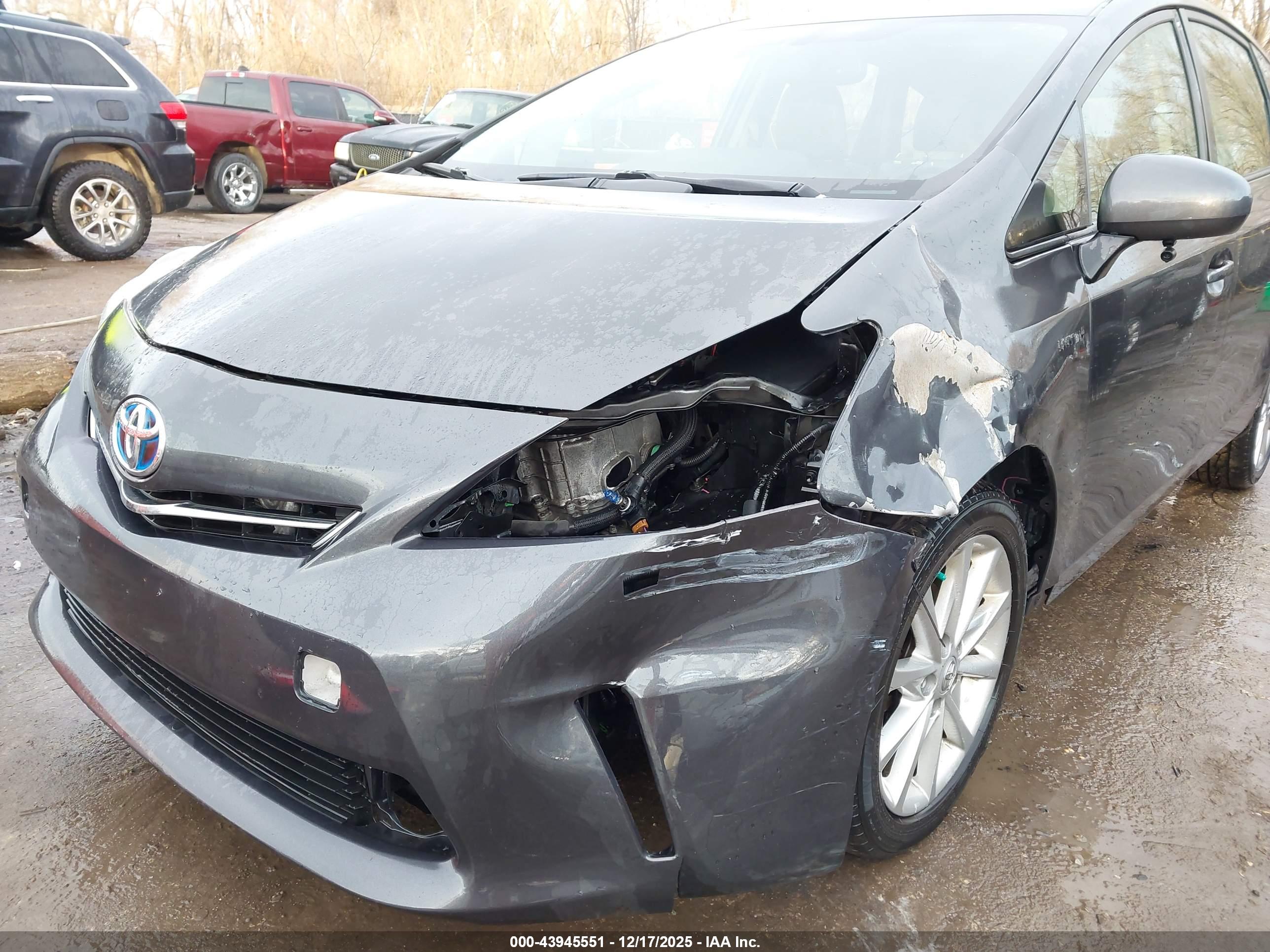 TOYOTA PRIUS image 6