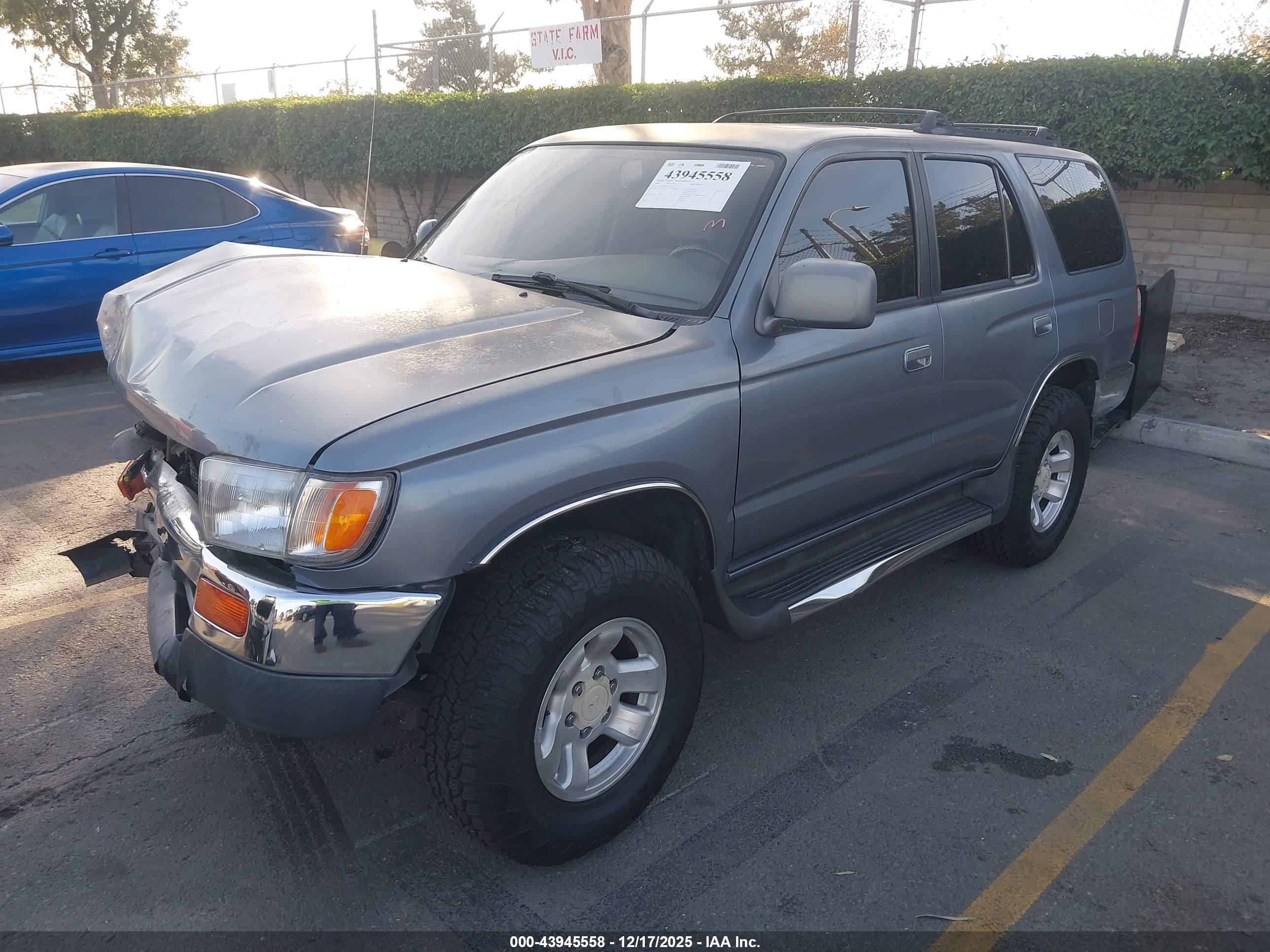 TOYOTA 4RUNNER image 2