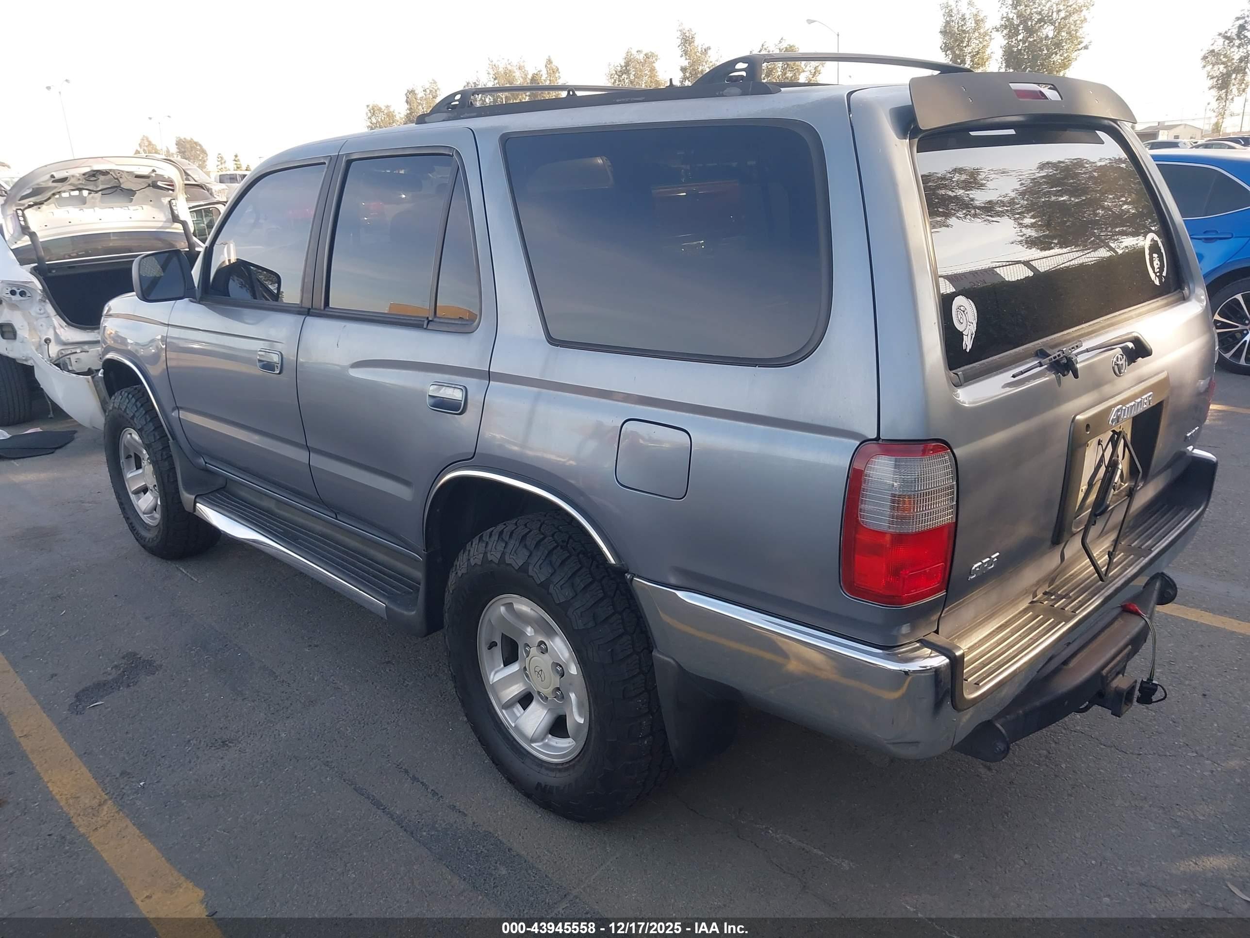 TOYOTA 4RUNNER image 3
