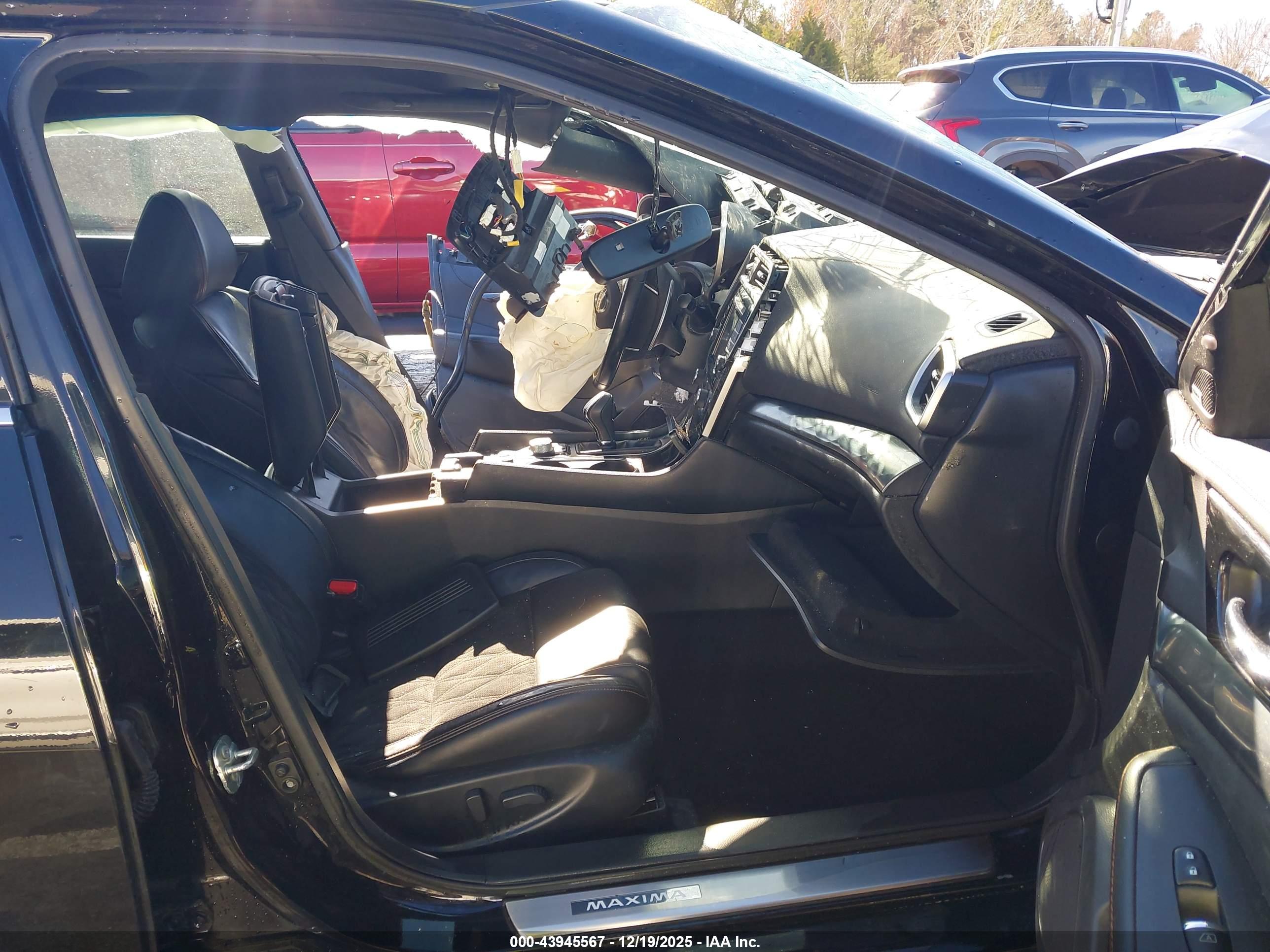 NISSAN MAXIMA image 5