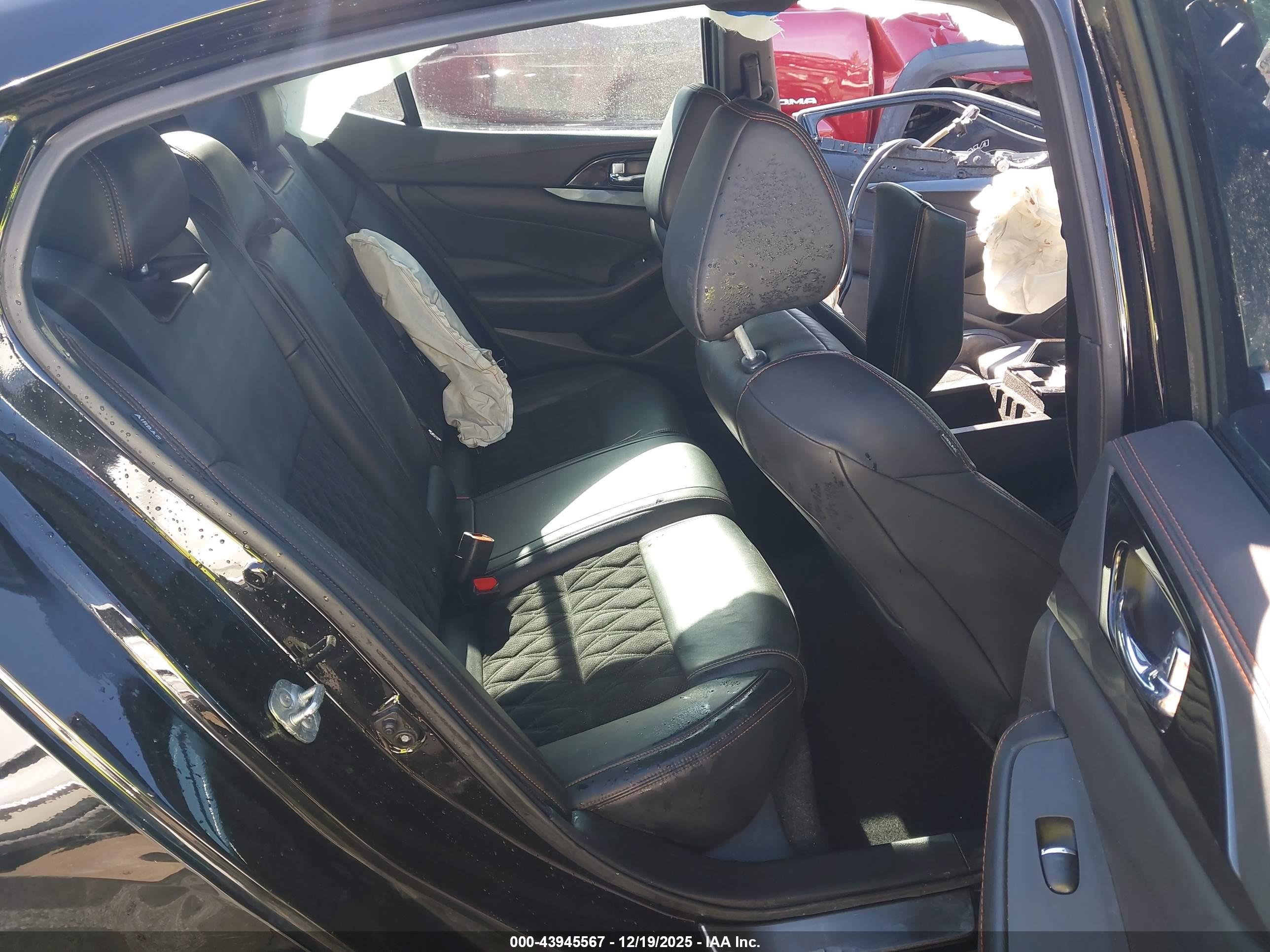 NISSAN MAXIMA image 8