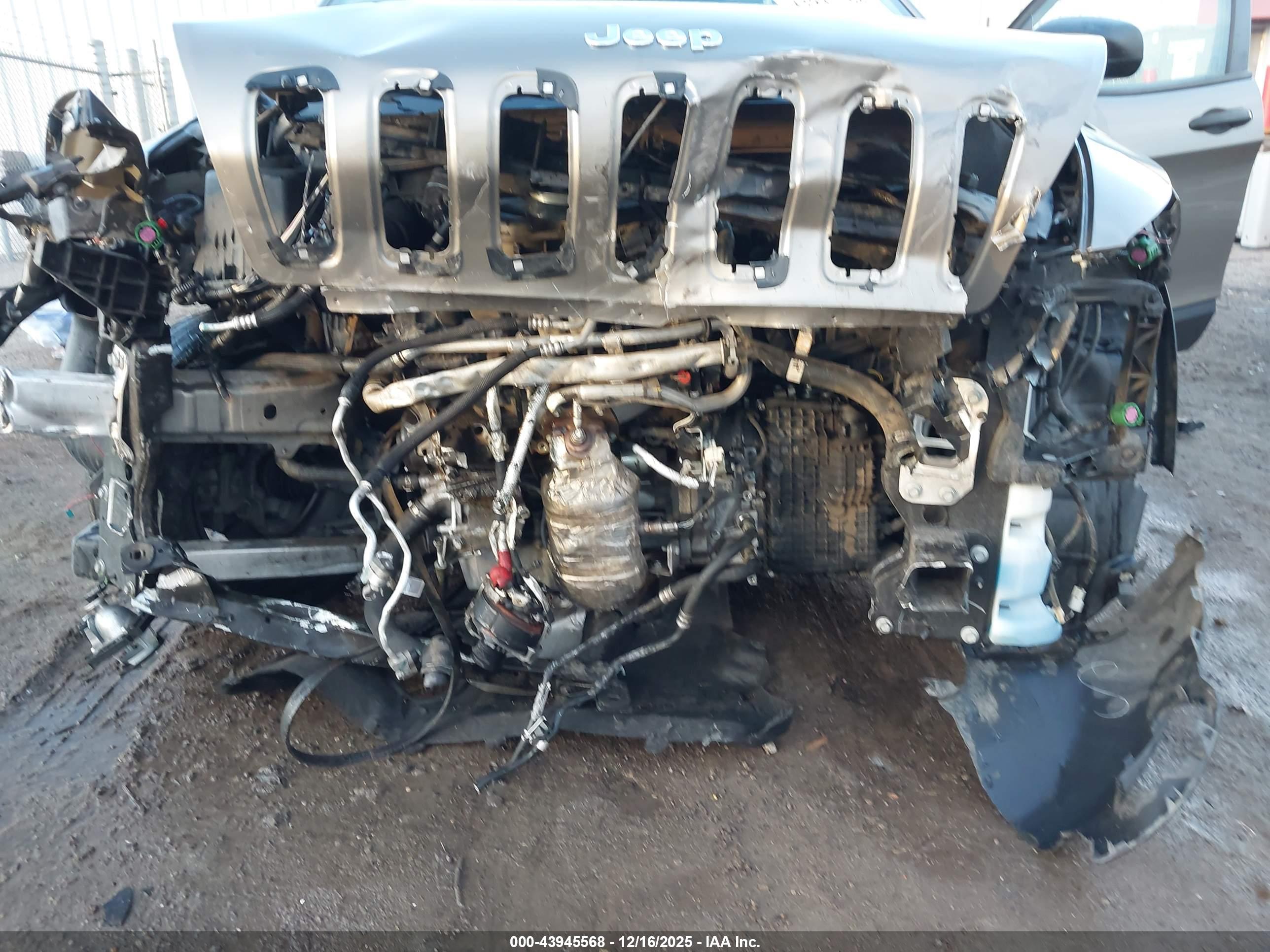 JEEP CHEROKEE image 6