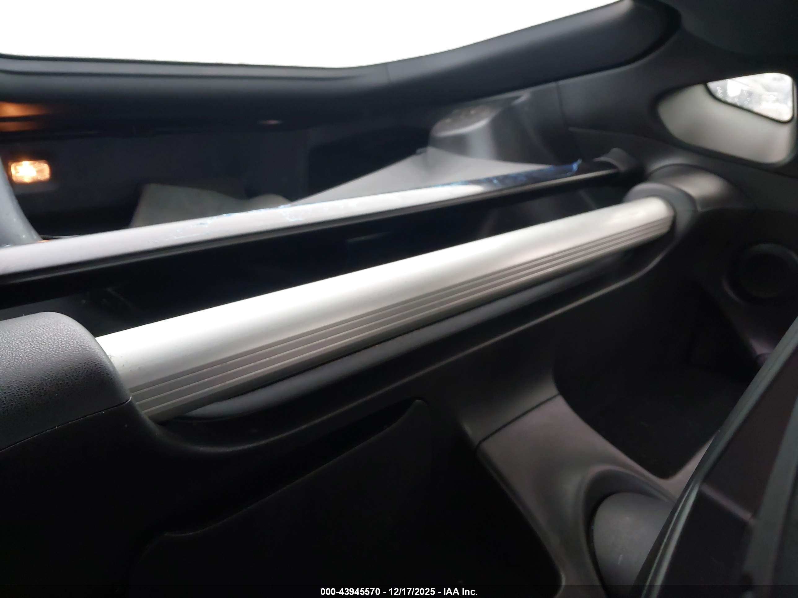 NISSAN 370Z image 8