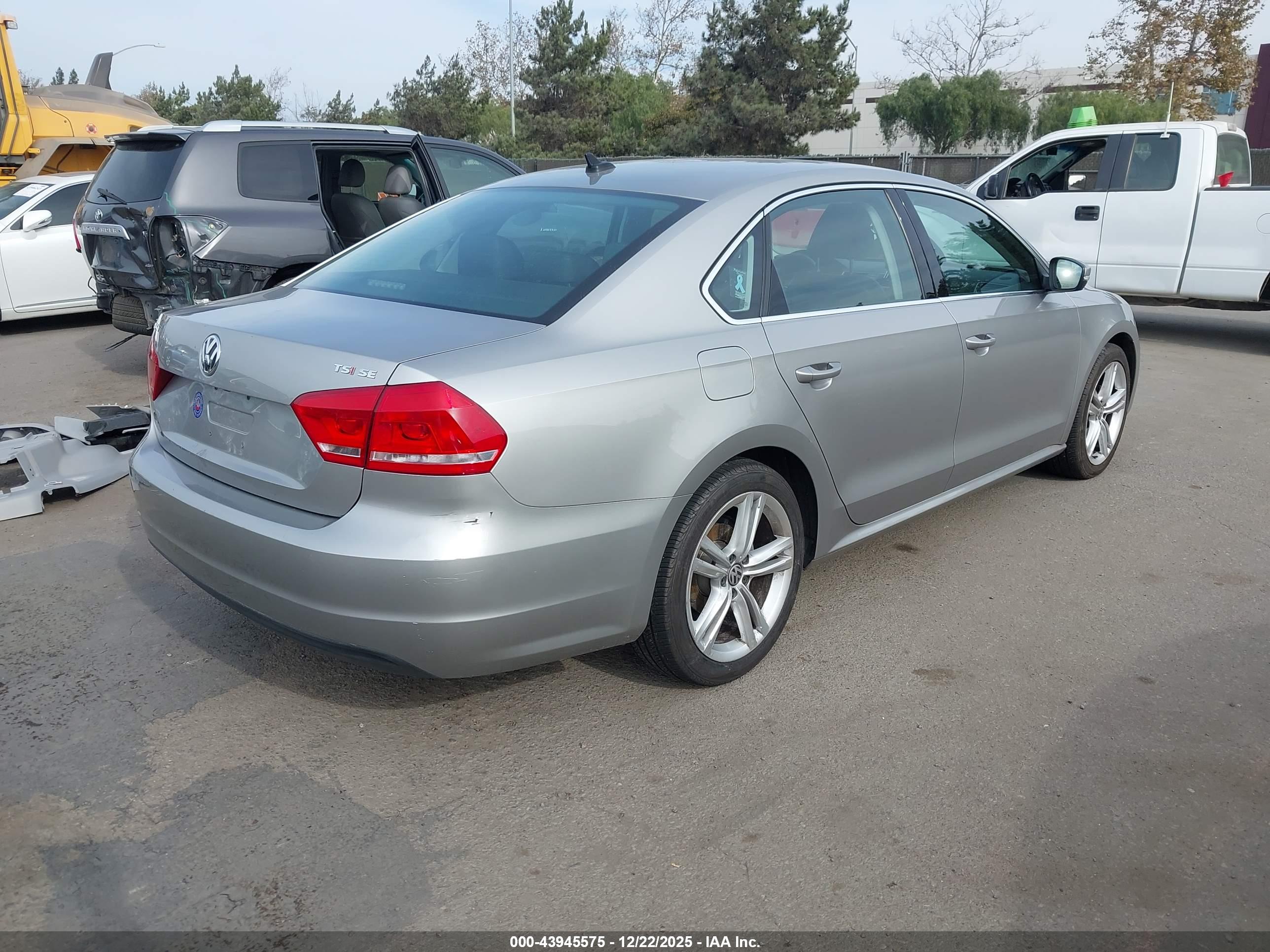 VOLKSWAGEN PASSAT image 4