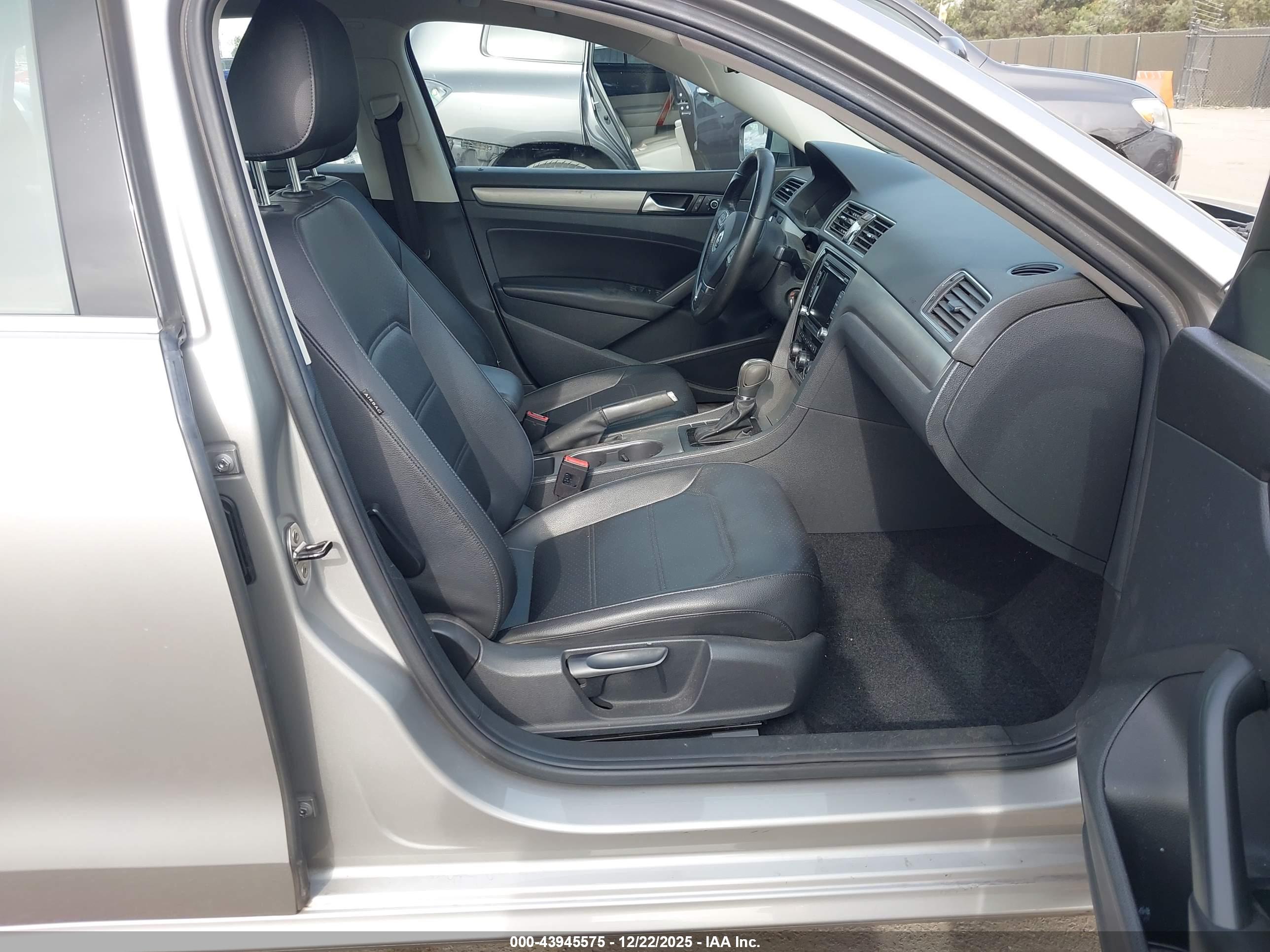 VOLKSWAGEN PASSAT image 5