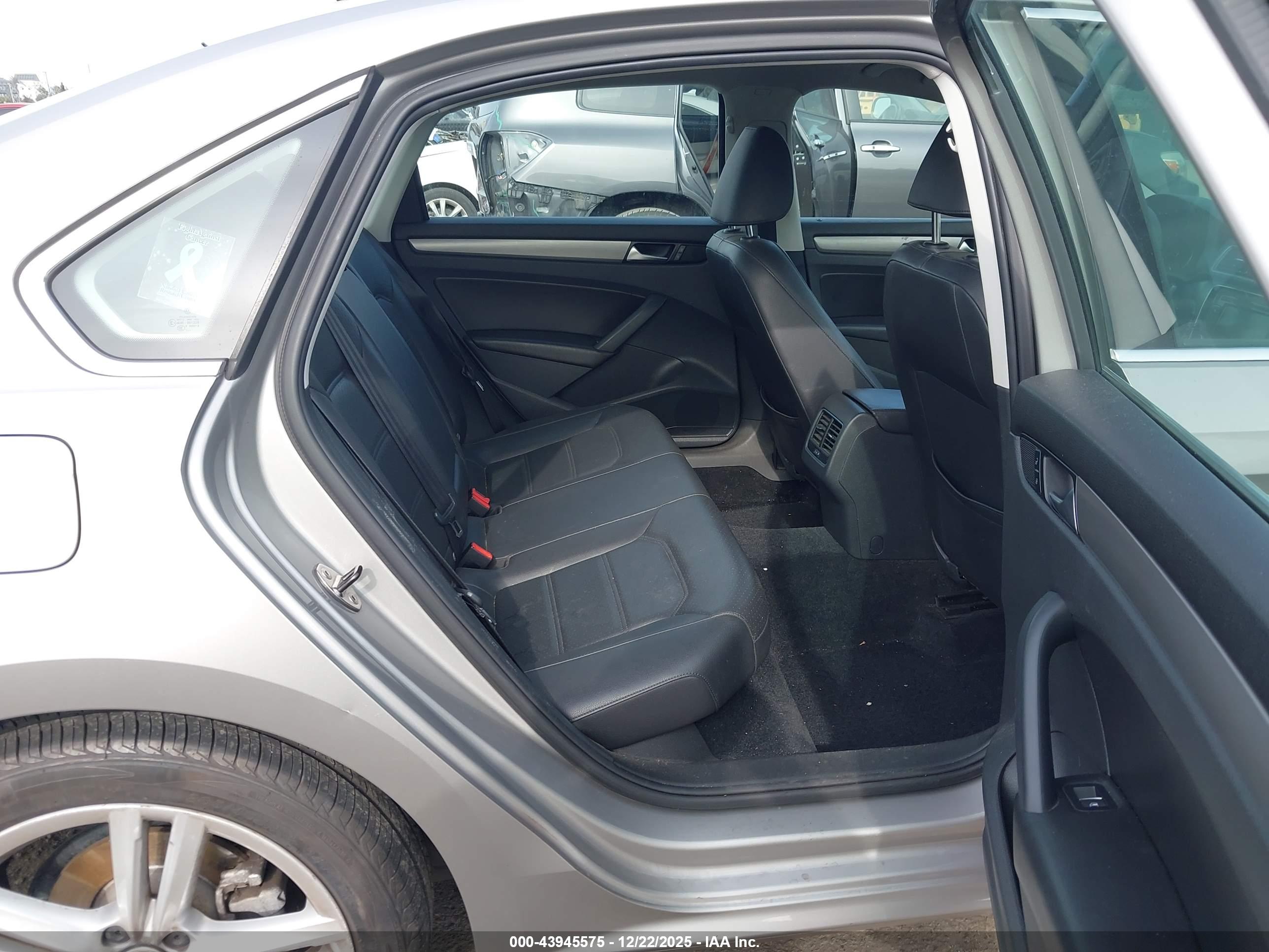 VOLKSWAGEN PASSAT image 8