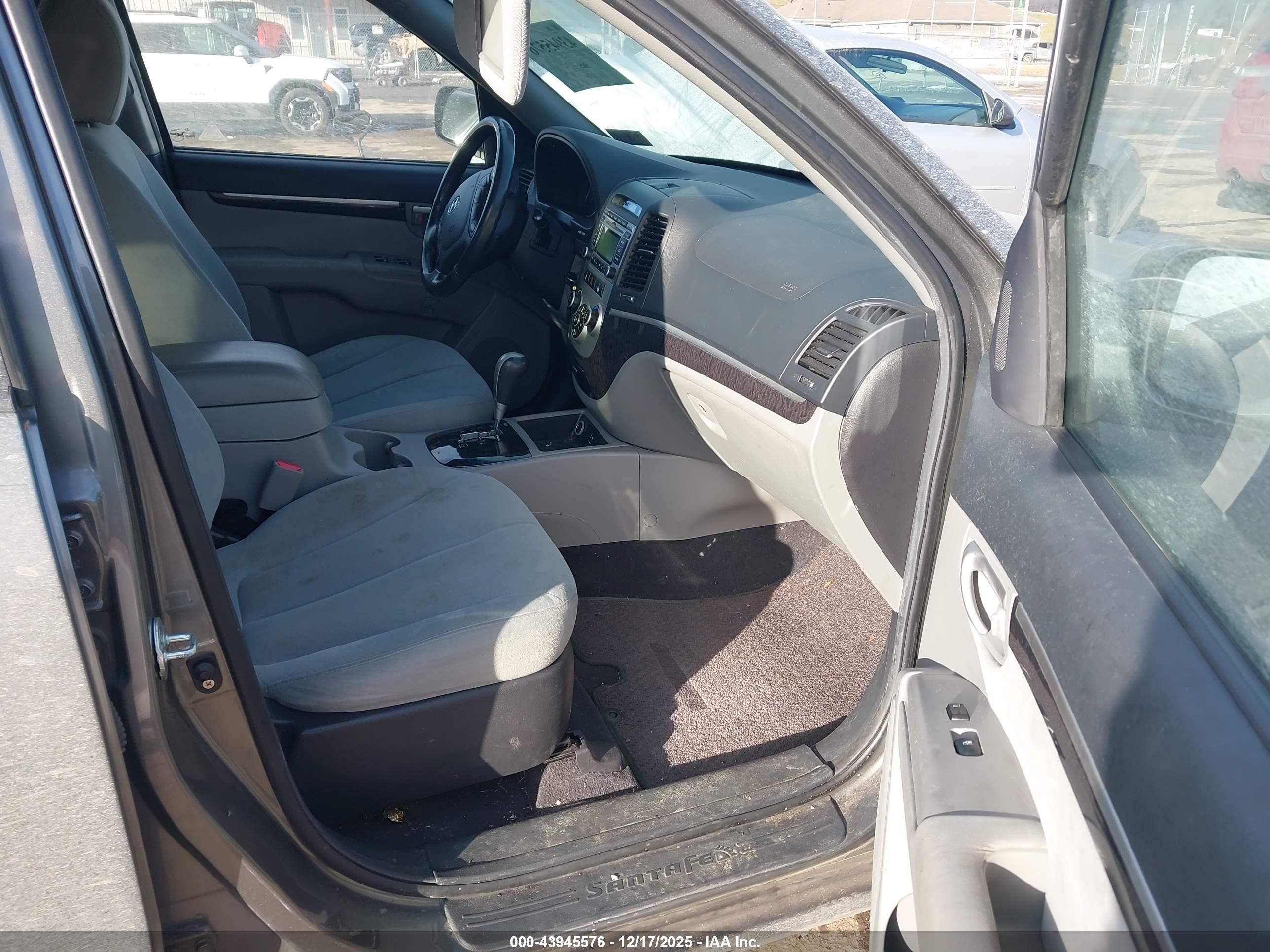 HYUNDAI SANTA image 5