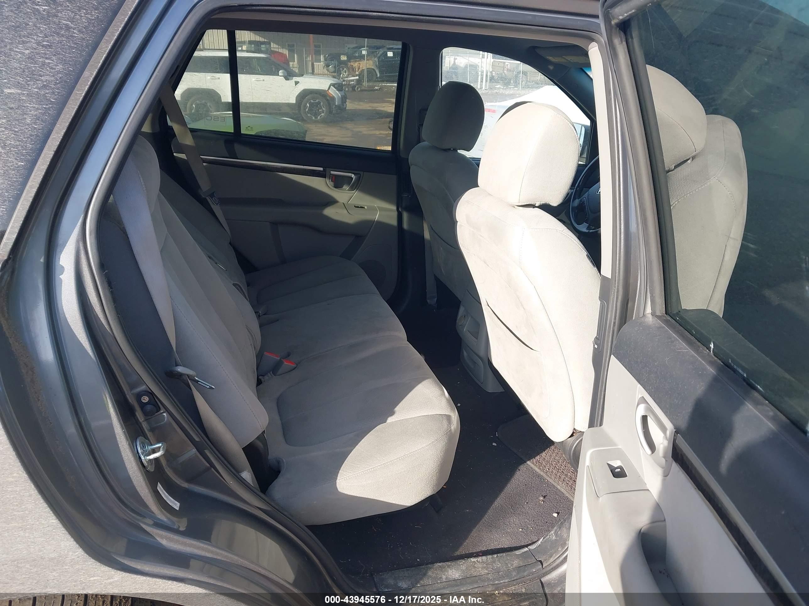 HYUNDAI SANTA image 8