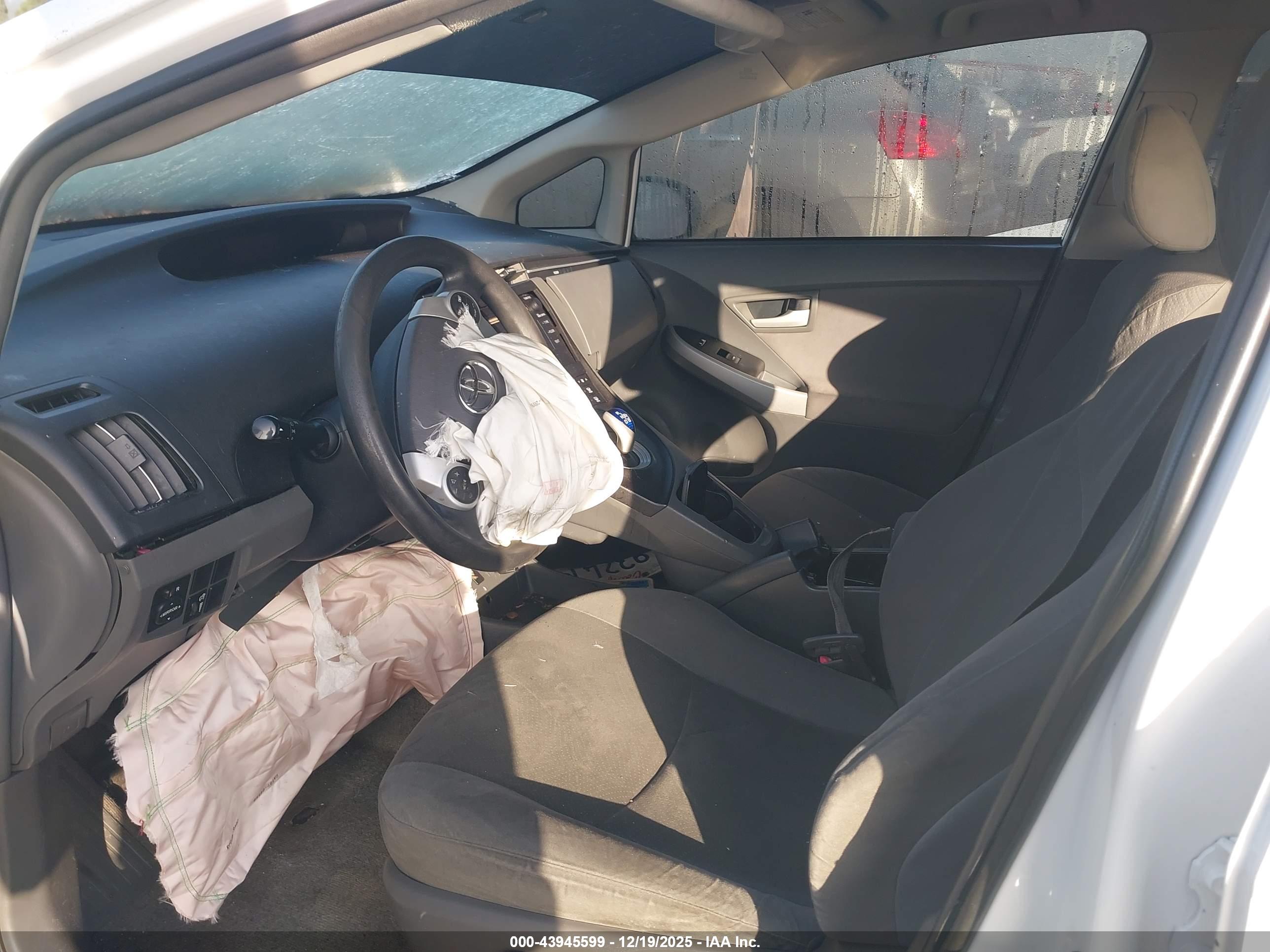 TOYOTA PRIUS image 5