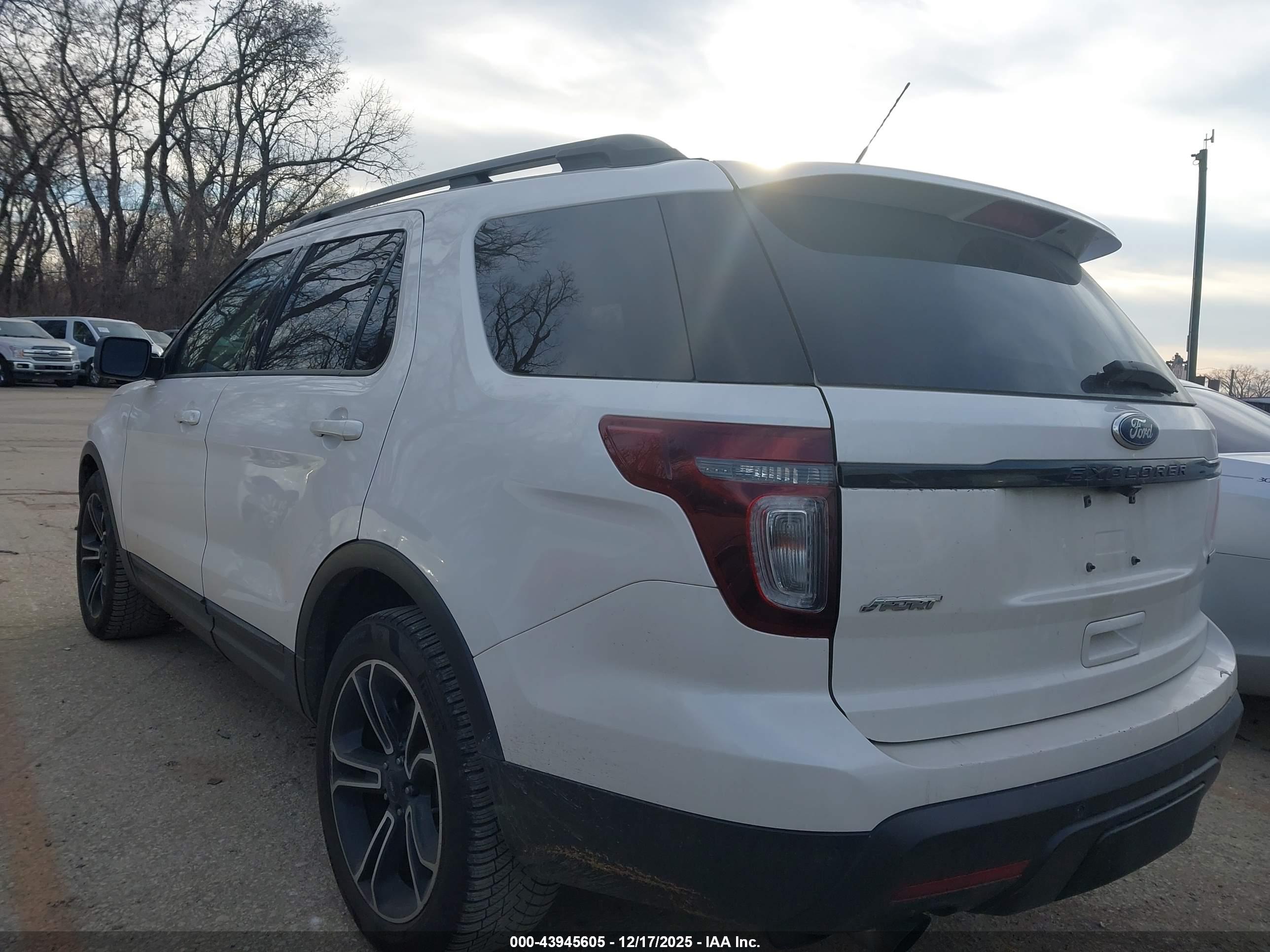 FORD EXPLORER image 3