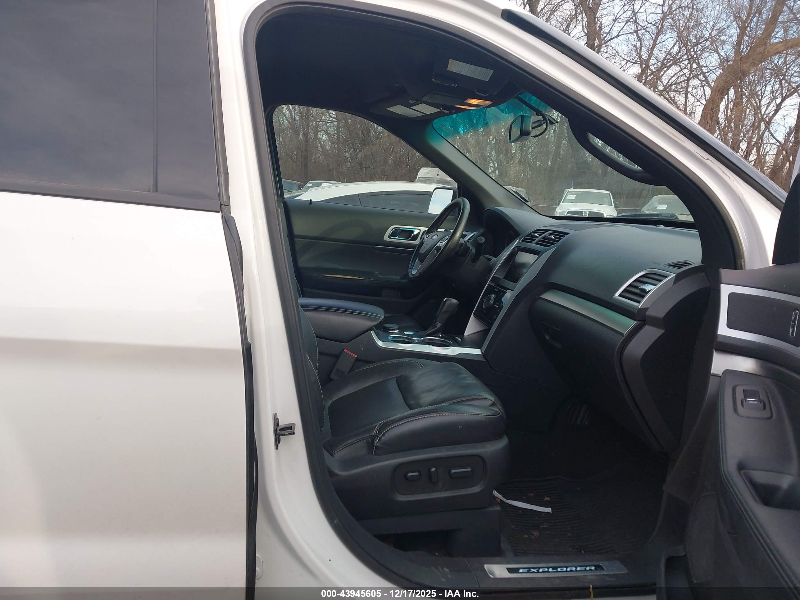 FORD EXPLORER image 5