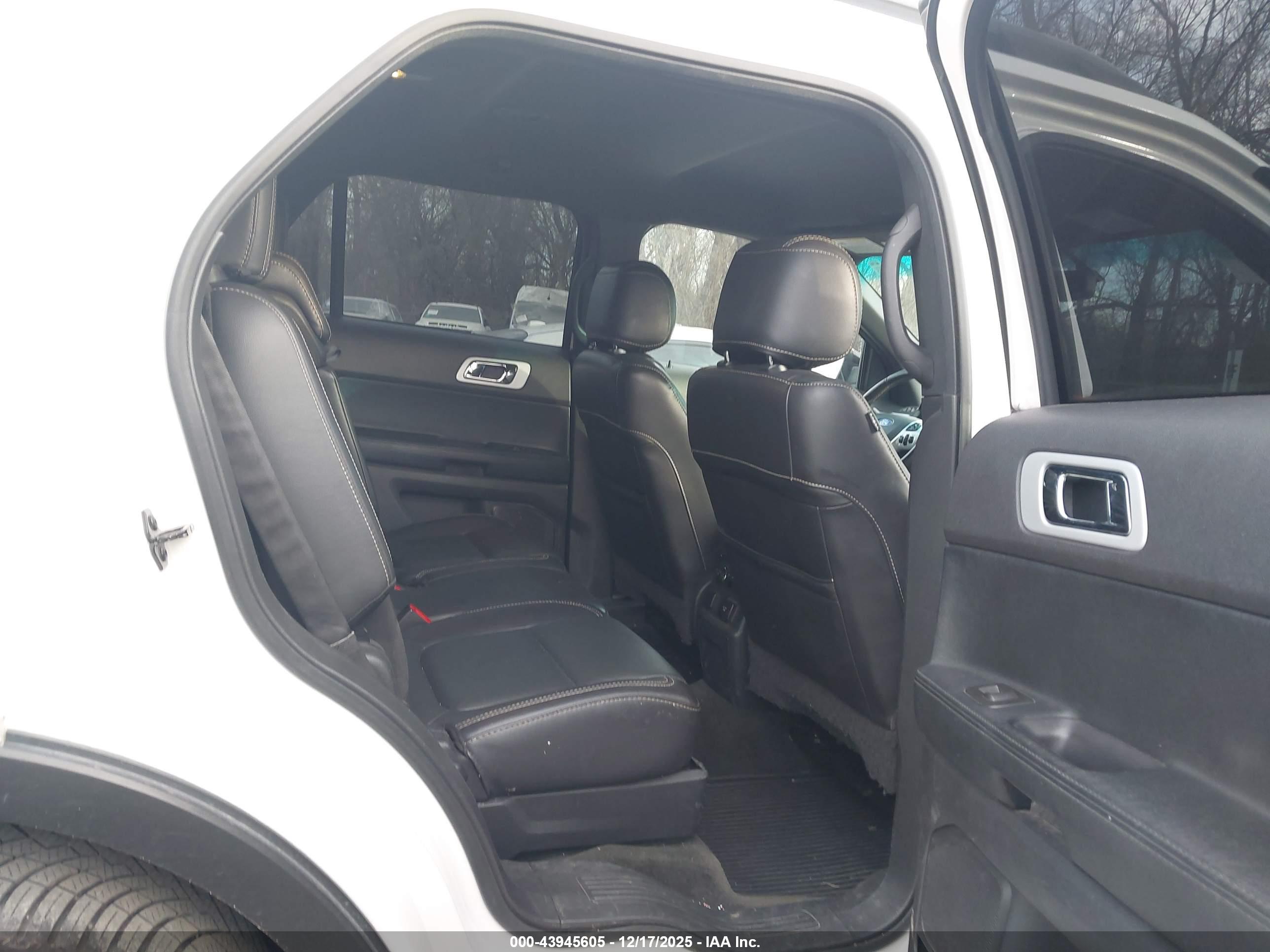 FORD EXPLORER image 8