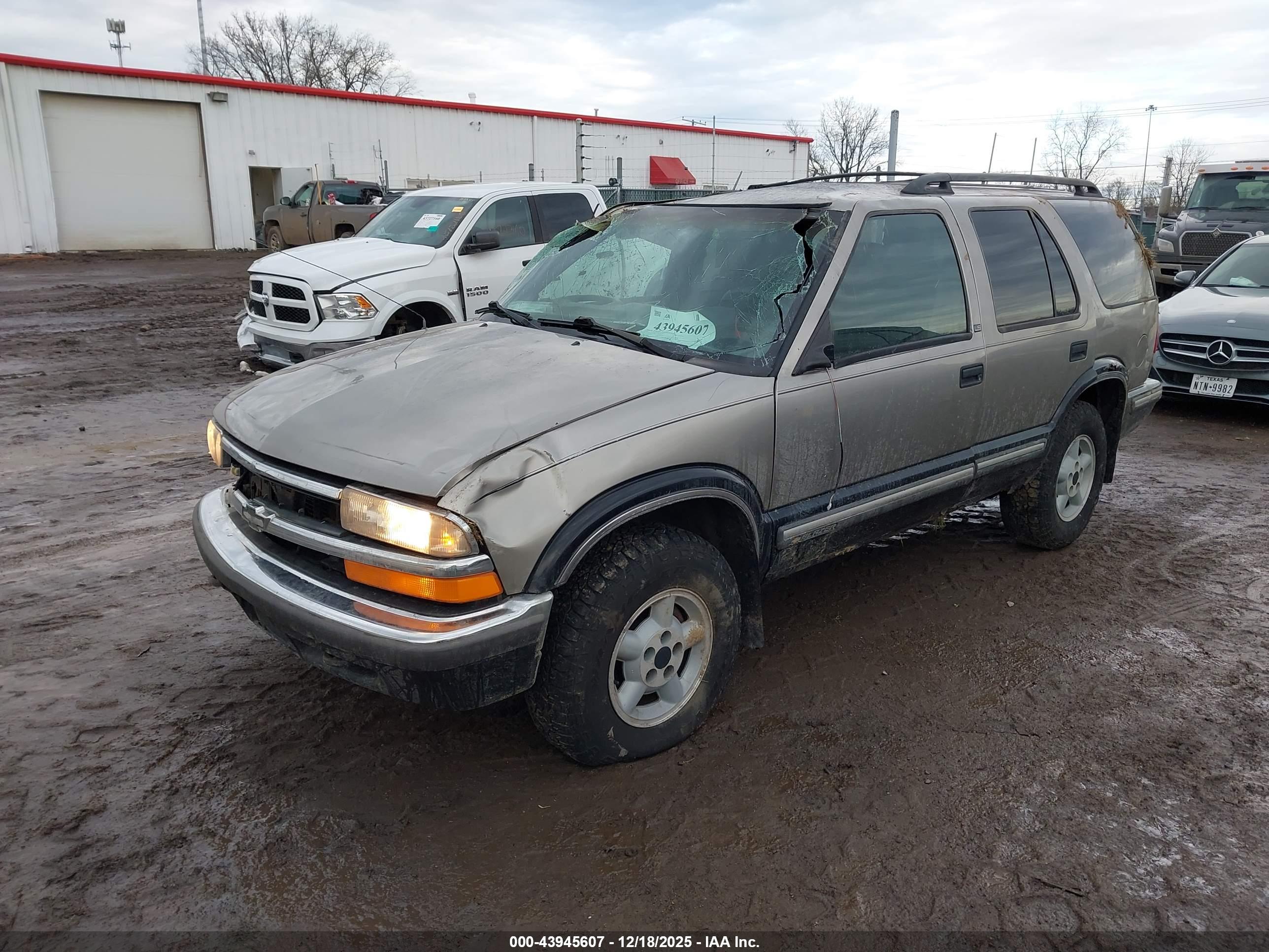 CHEVROLET BLAZER image 2