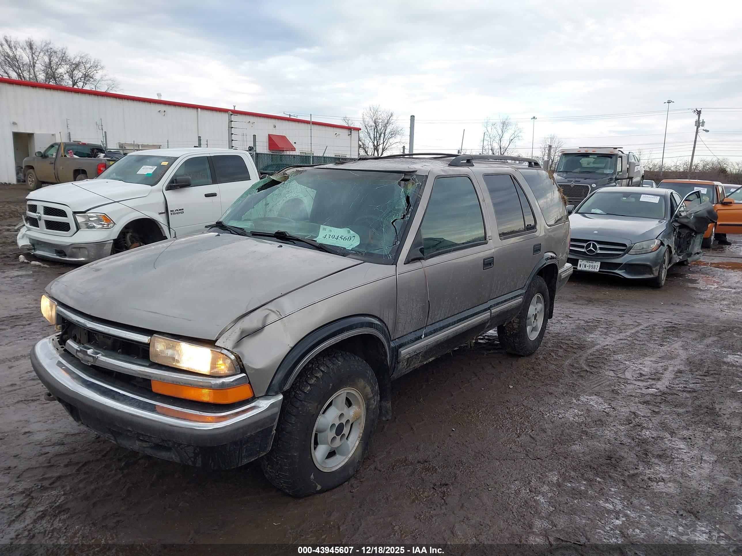 CHEVROLET BLAZER image 6