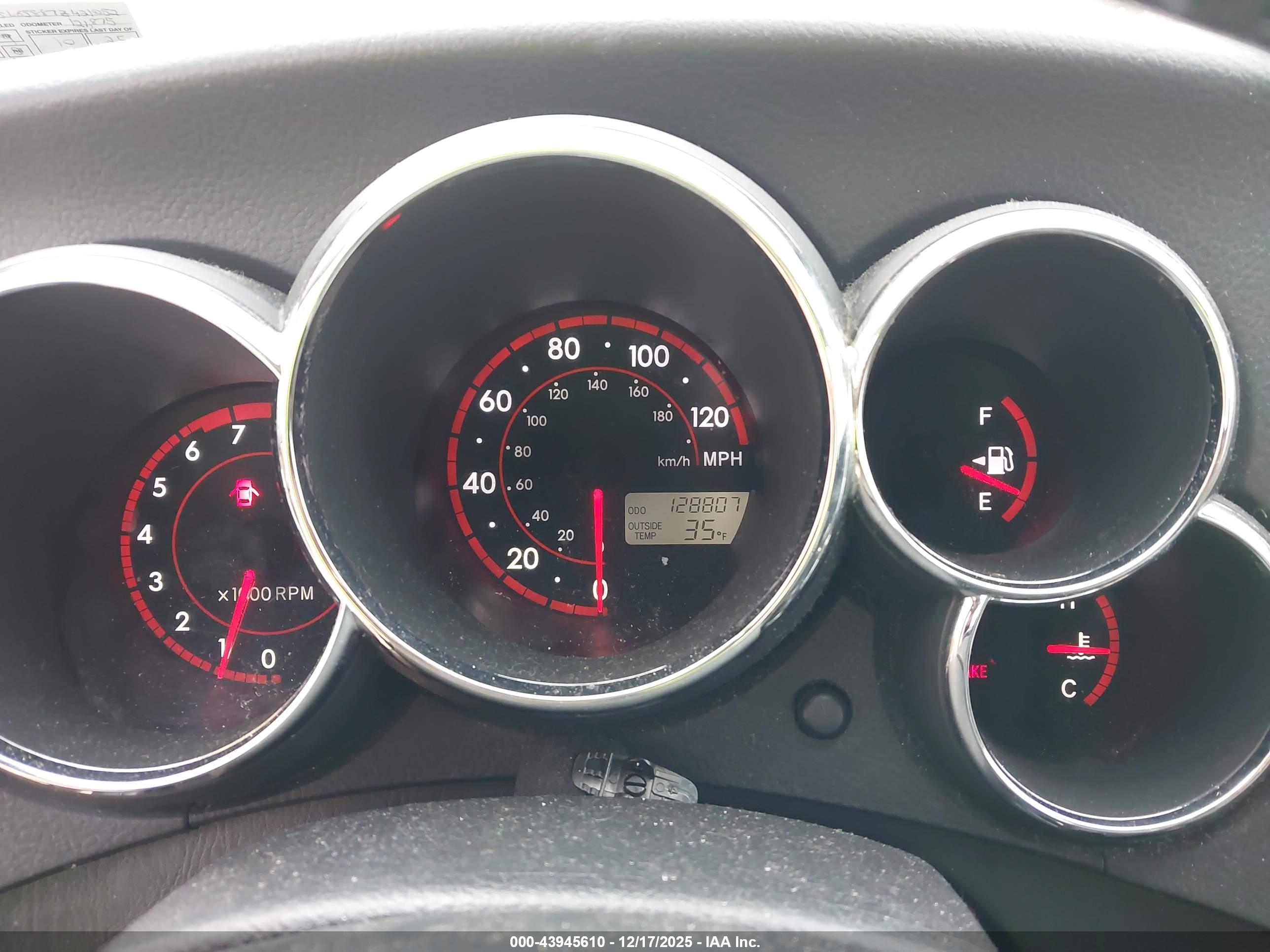 PONTIAC VIBE image 7