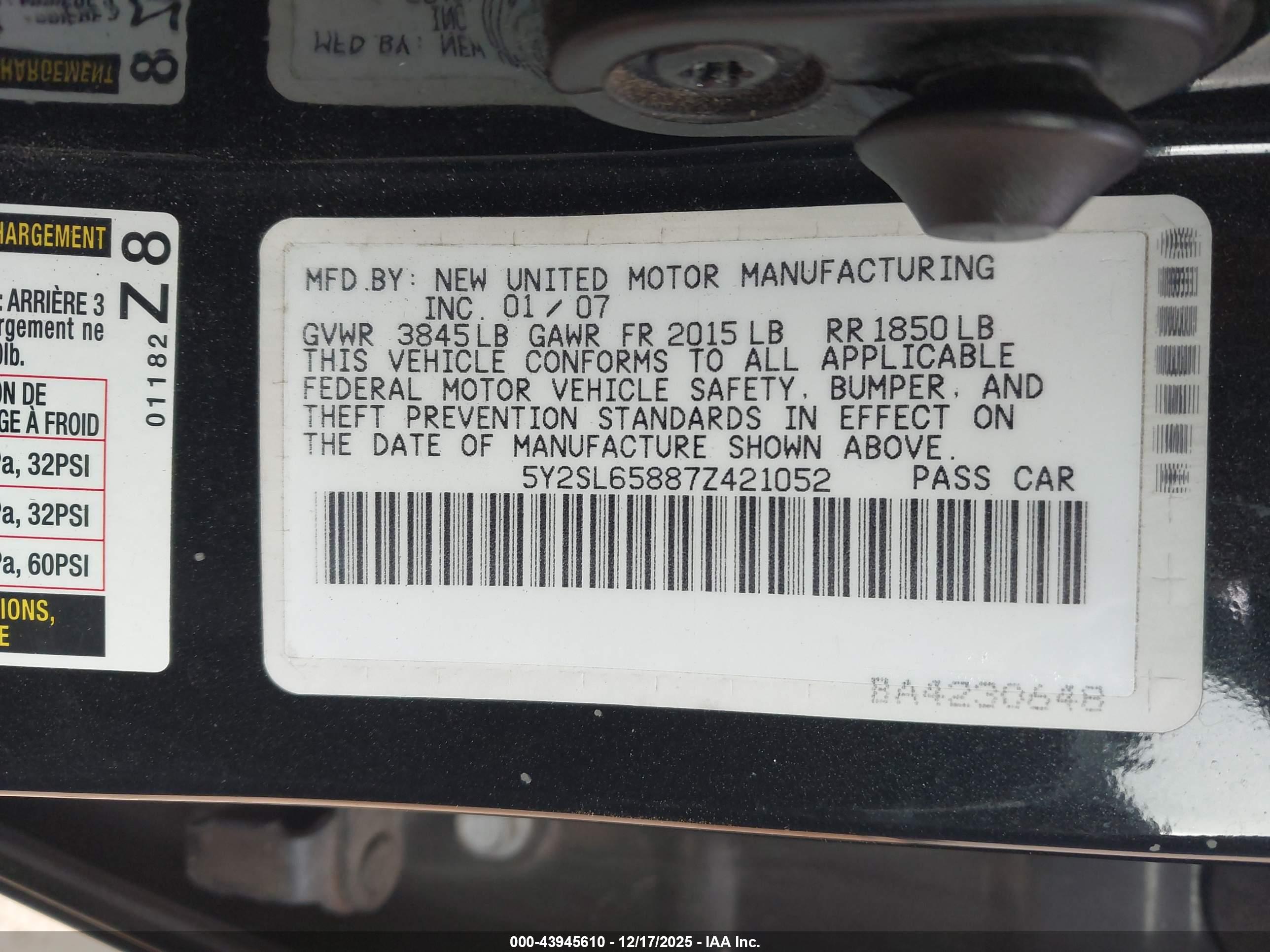 PONTIAC VIBE image 9