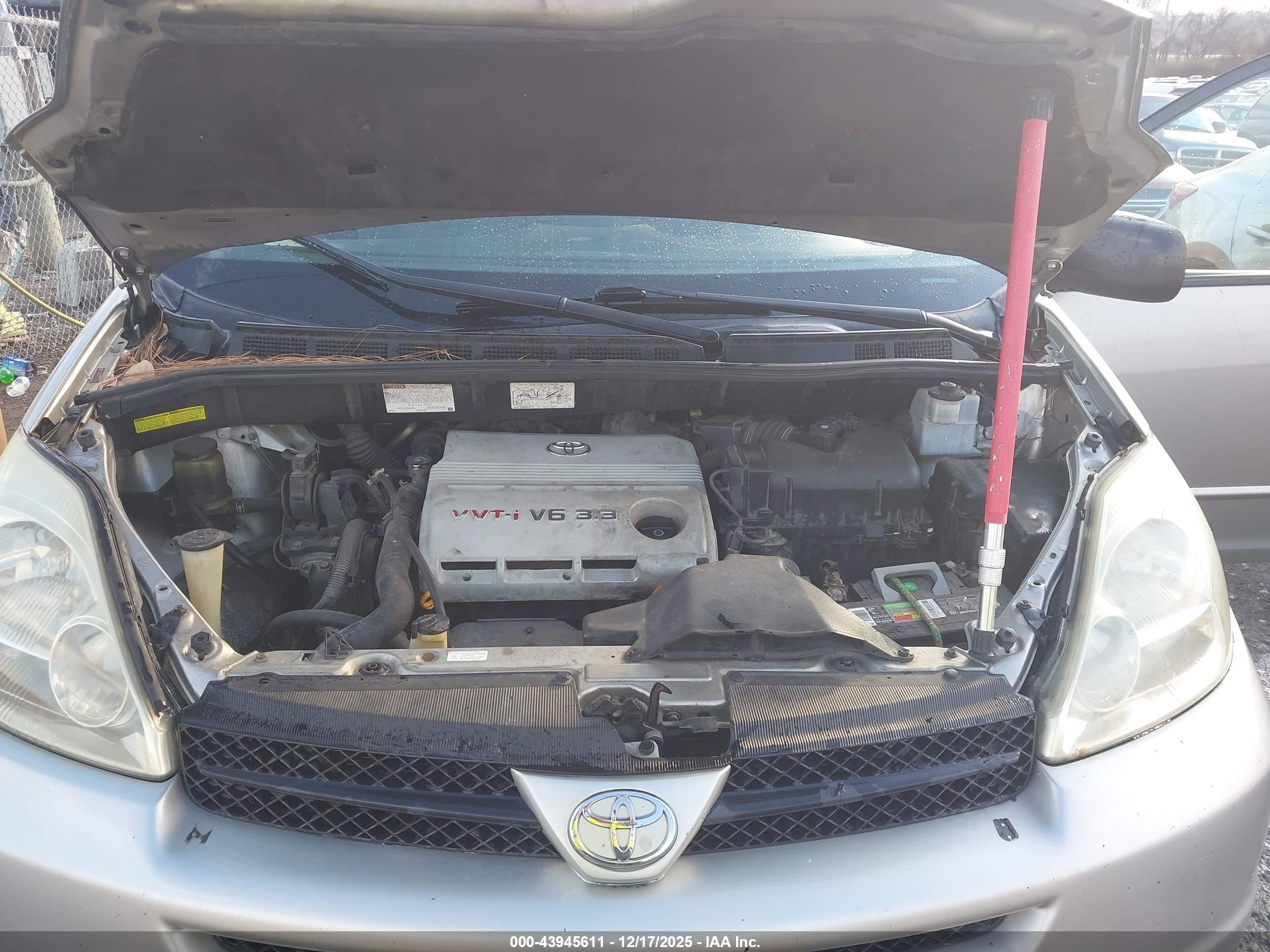 TOYOTA SIENNA image 10