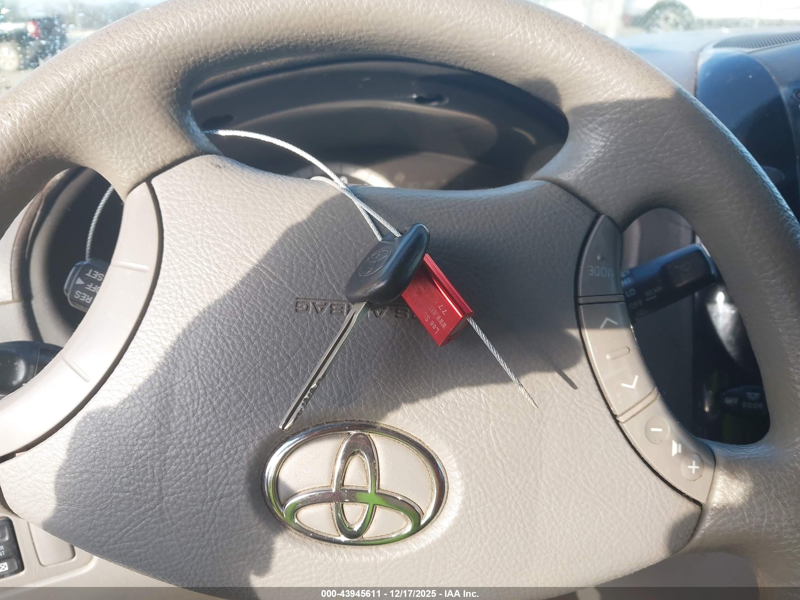 TOYOTA SIENNA image 11