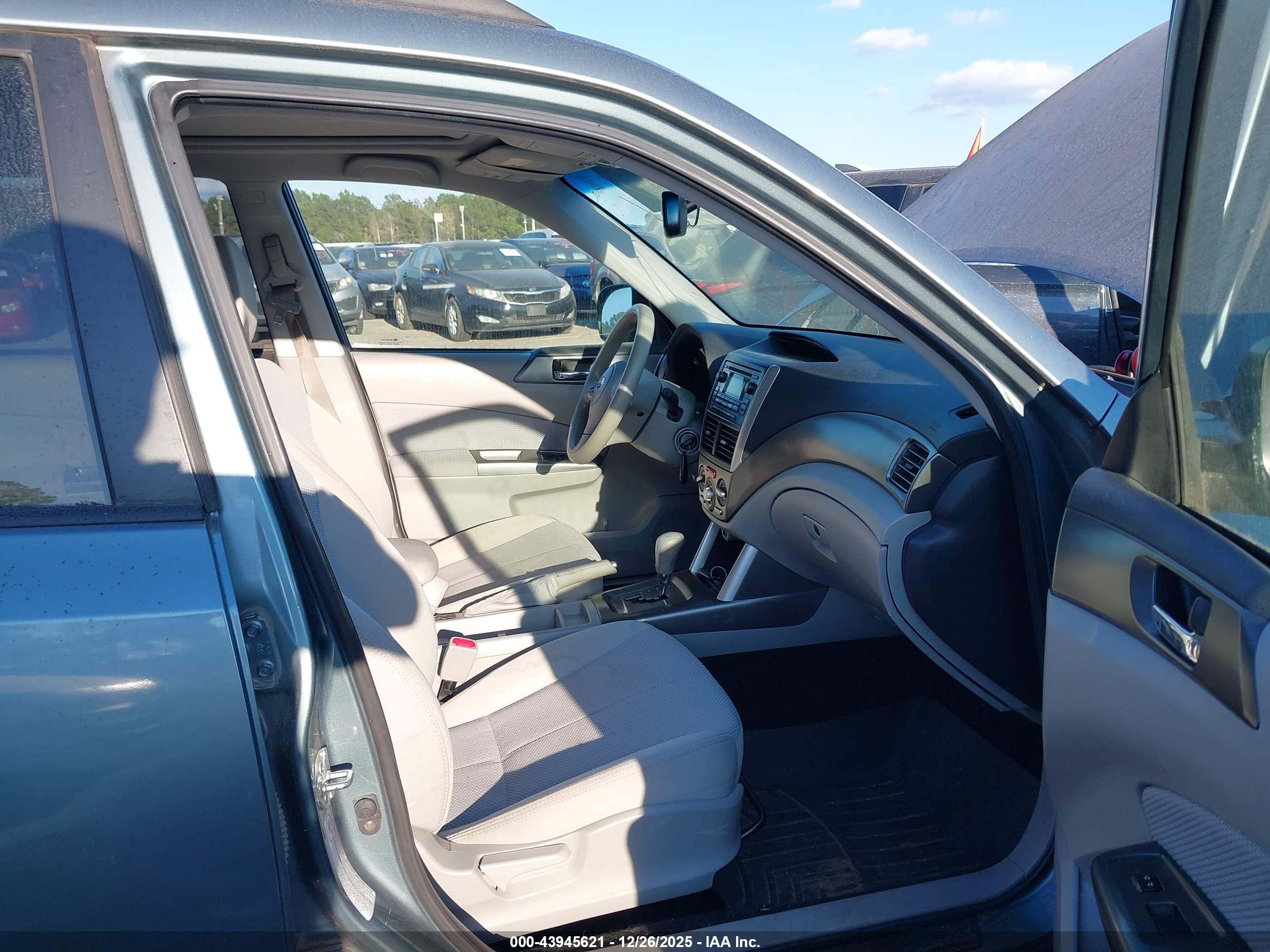 SUBARU FORESTER image 5