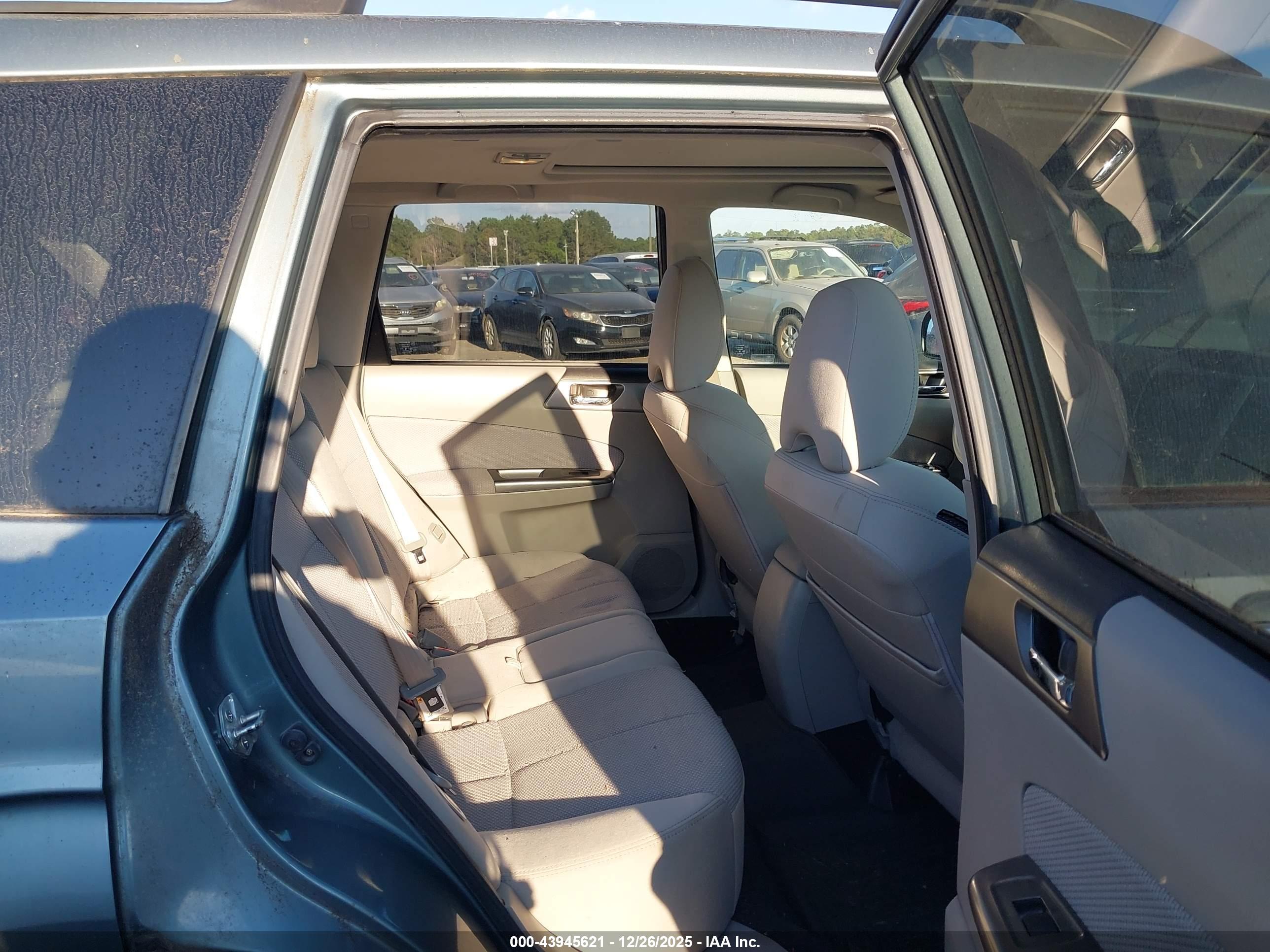 SUBARU FORESTER image 8