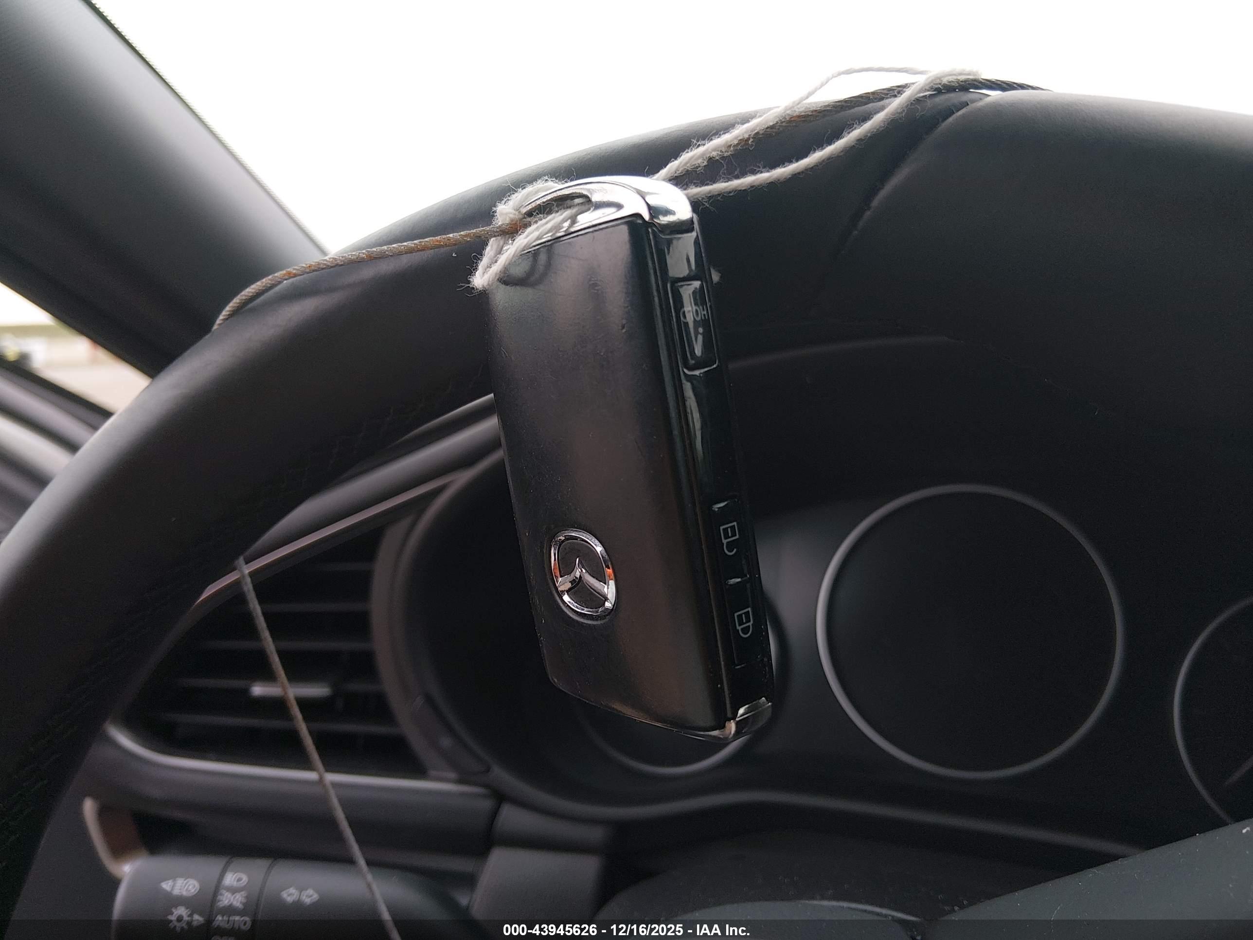 MAZDA MAZDA3 image 11