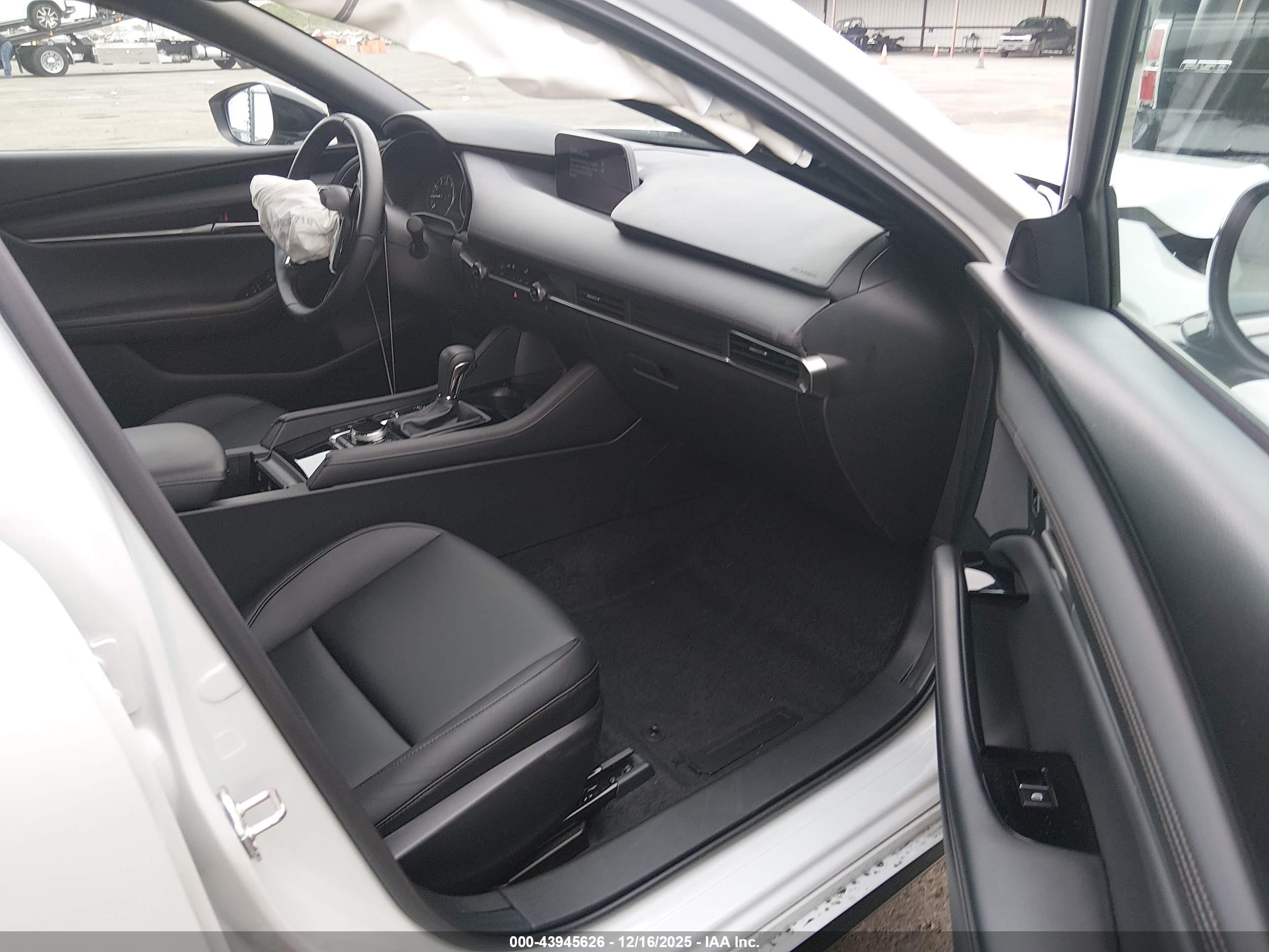 MAZDA MAZDA3 image 5