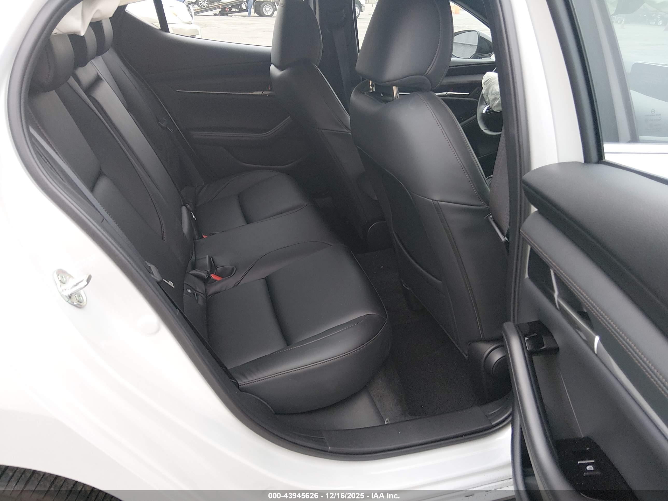 MAZDA MAZDA3 image 8
