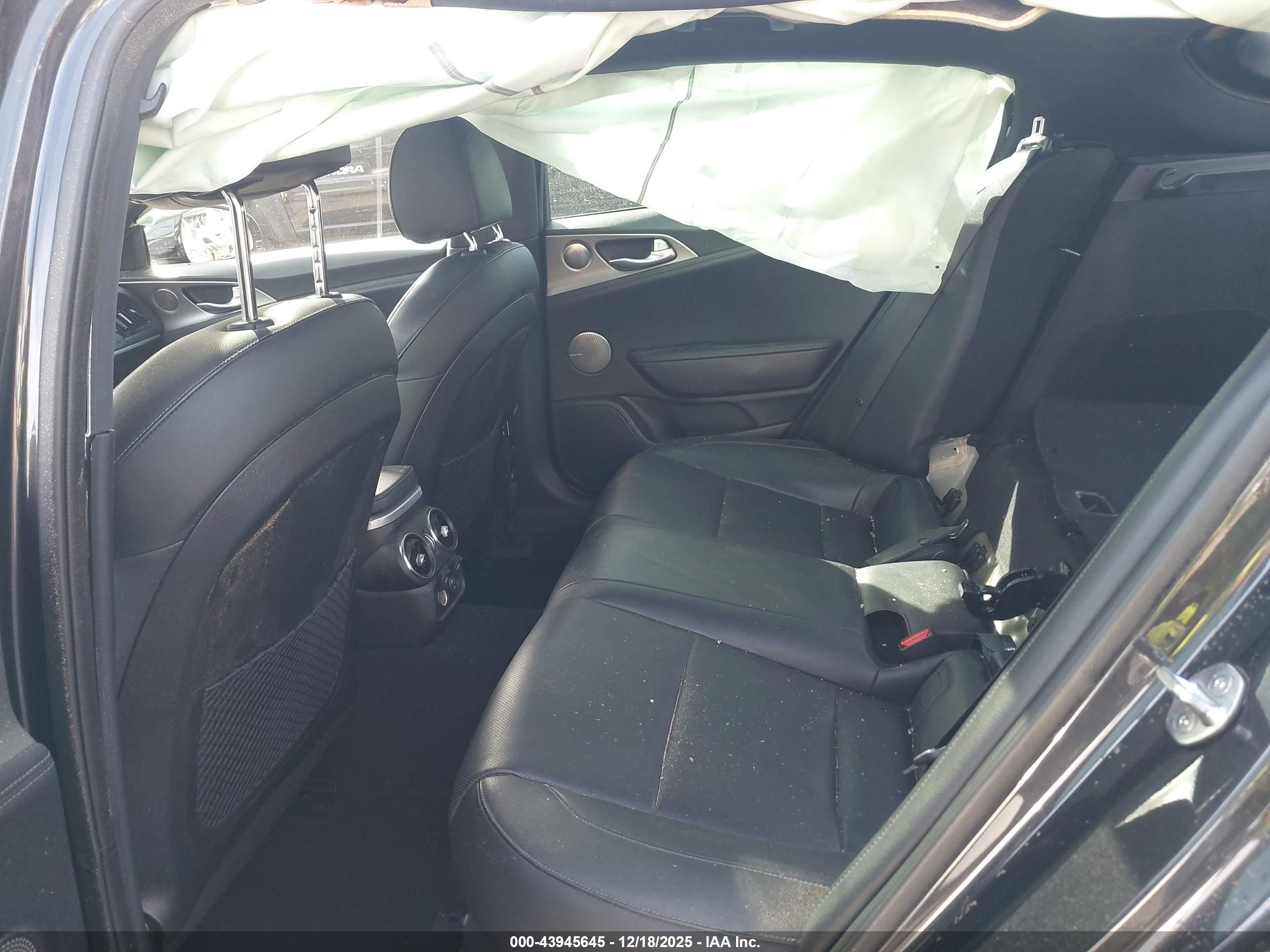 KIA STINGER image 8