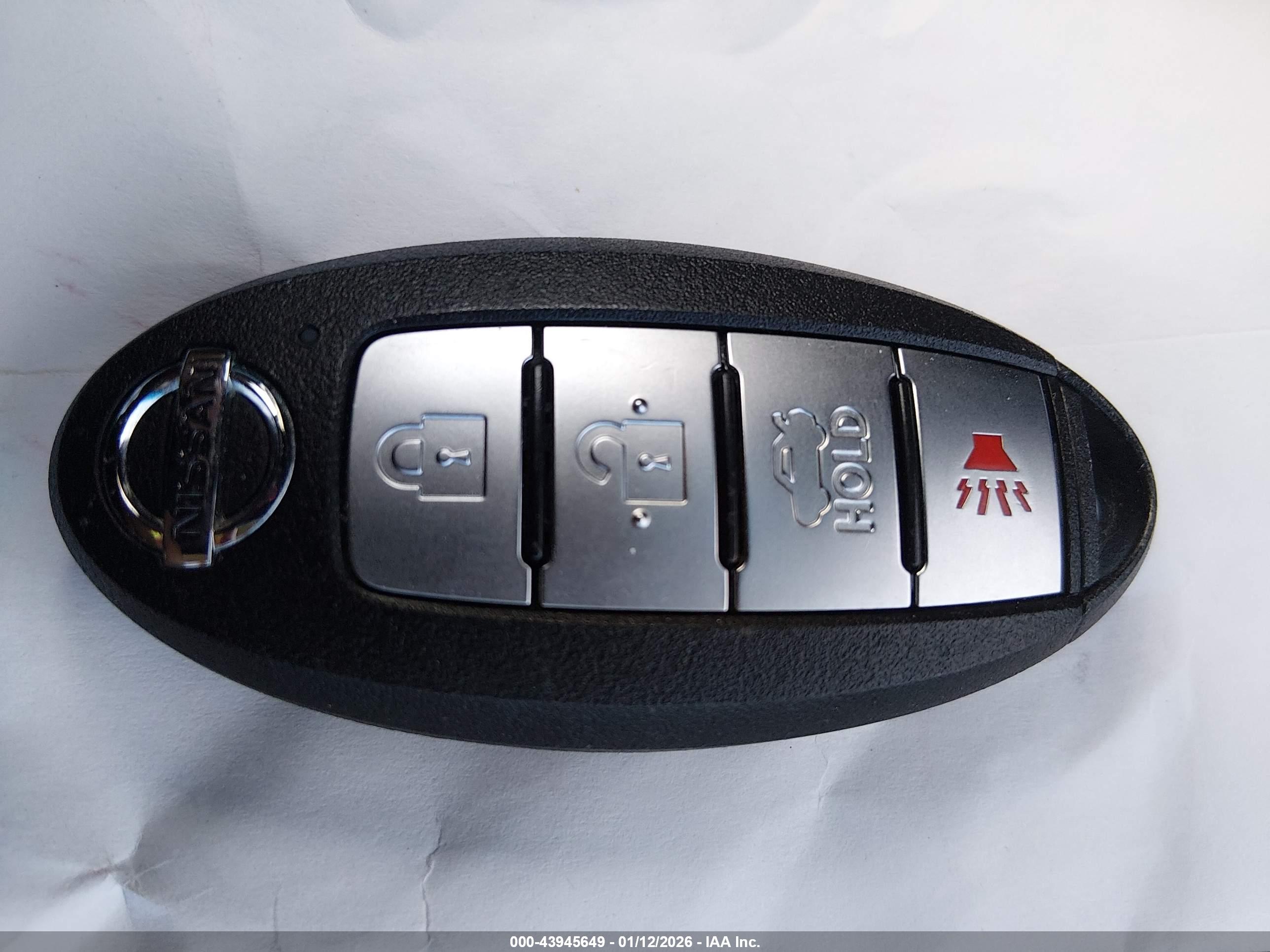 NISSAN VERSA image 11