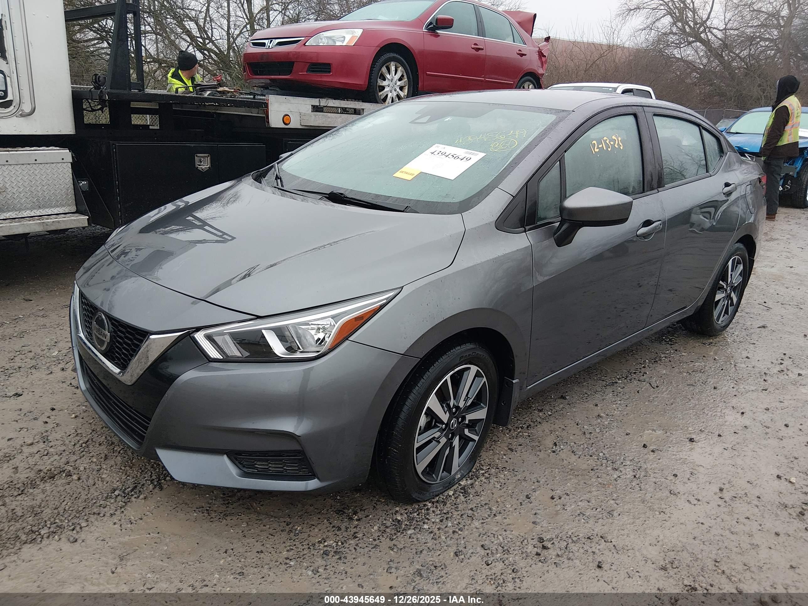 NISSAN VERSA image 2