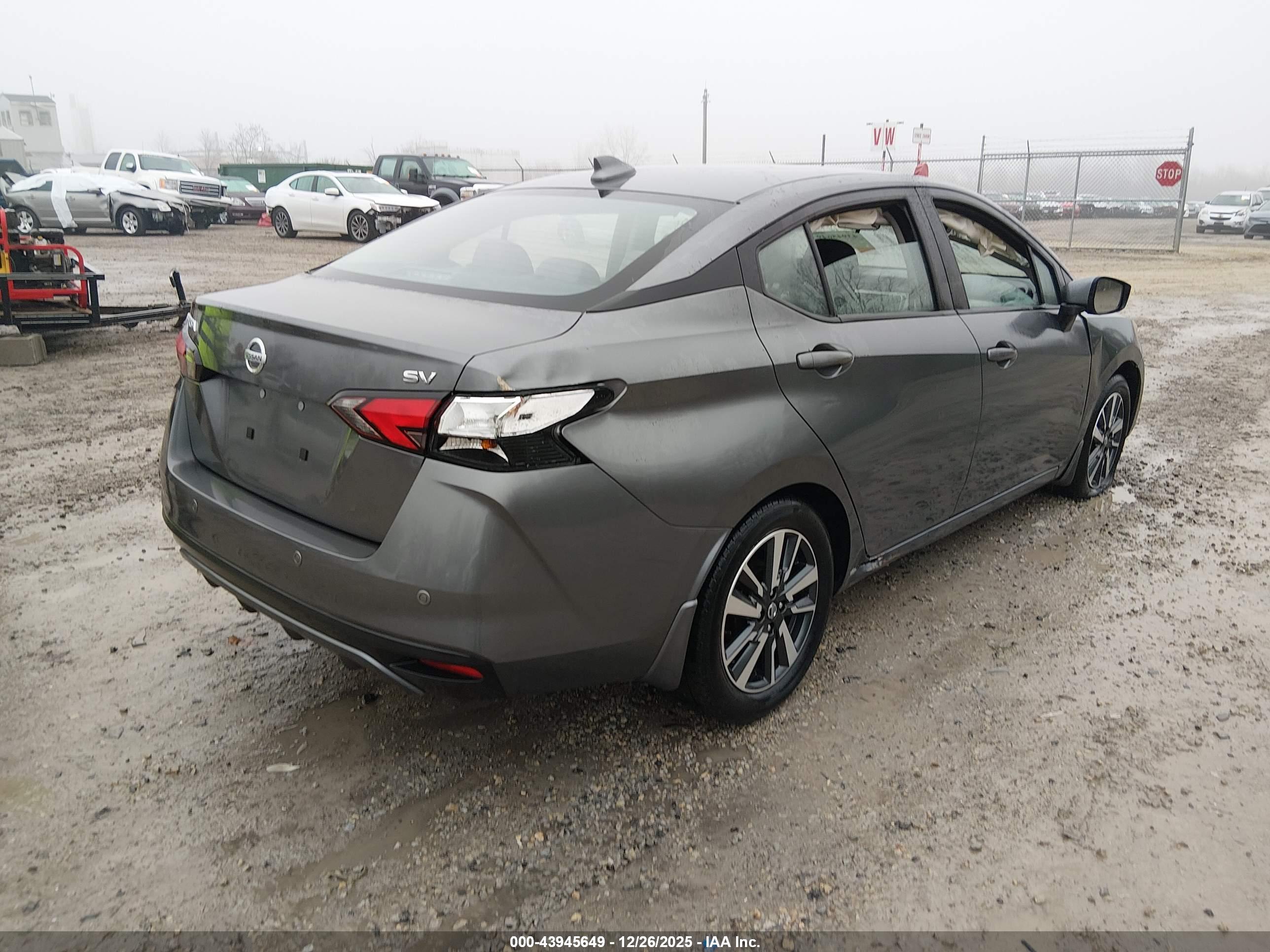 NISSAN VERSA image 4