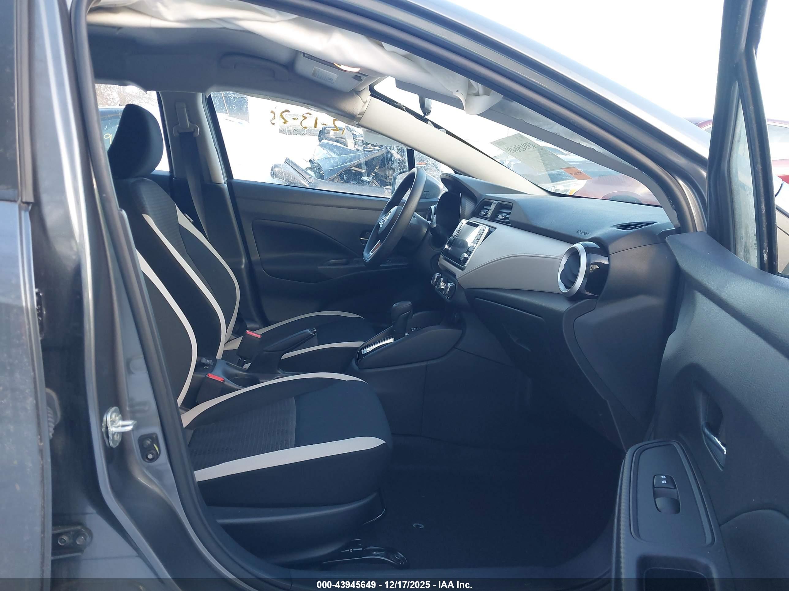 NISSAN VERSA image 5