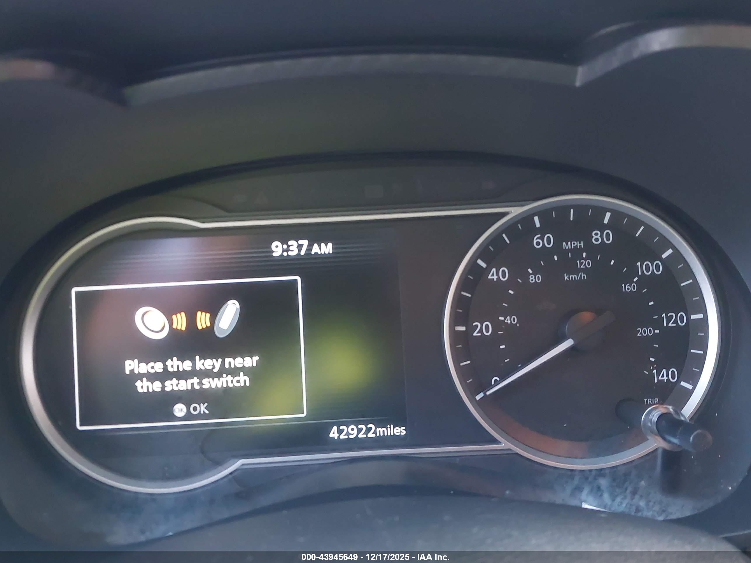 NISSAN VERSA image 7
