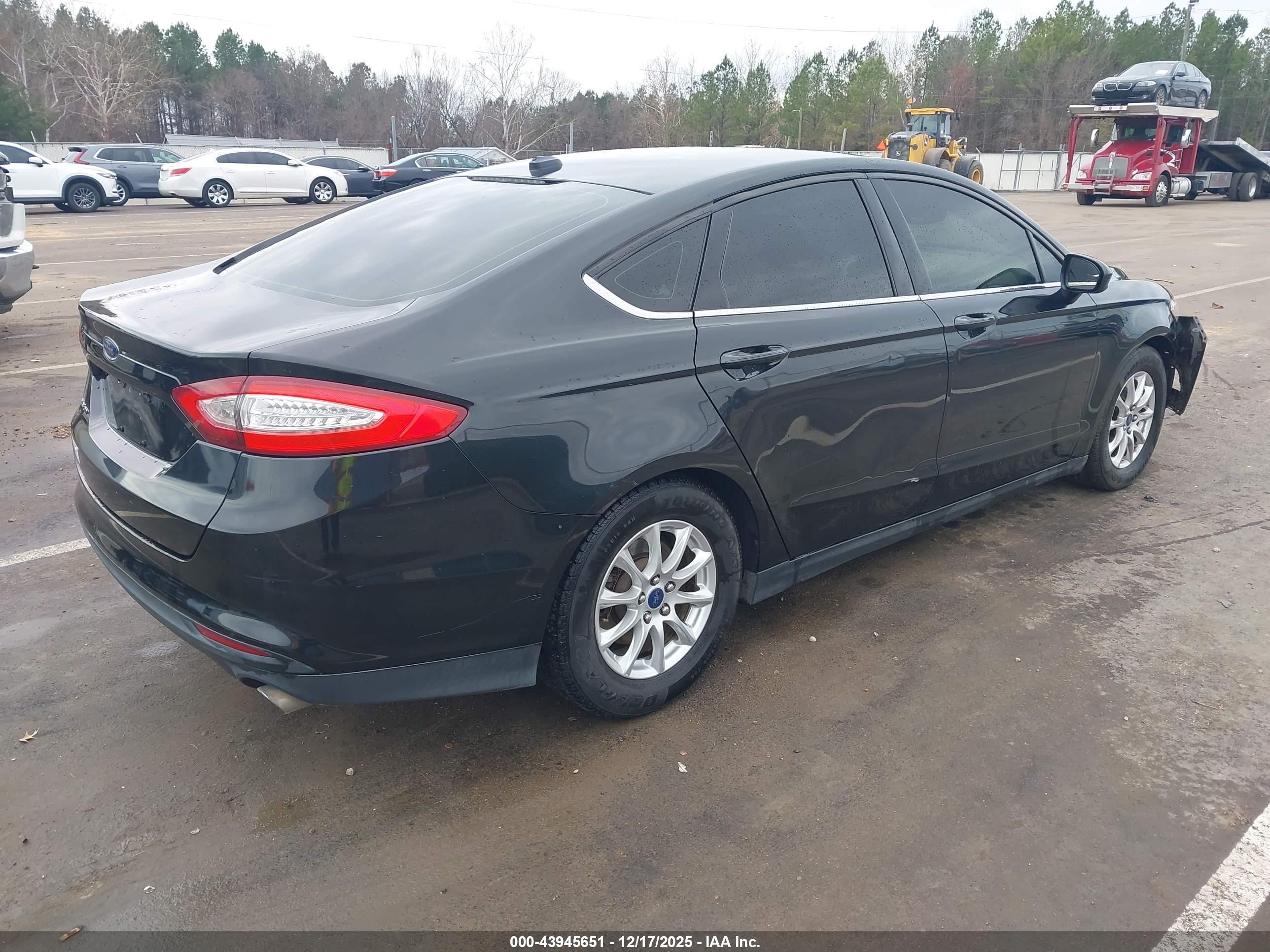 FORD FUSION image 4