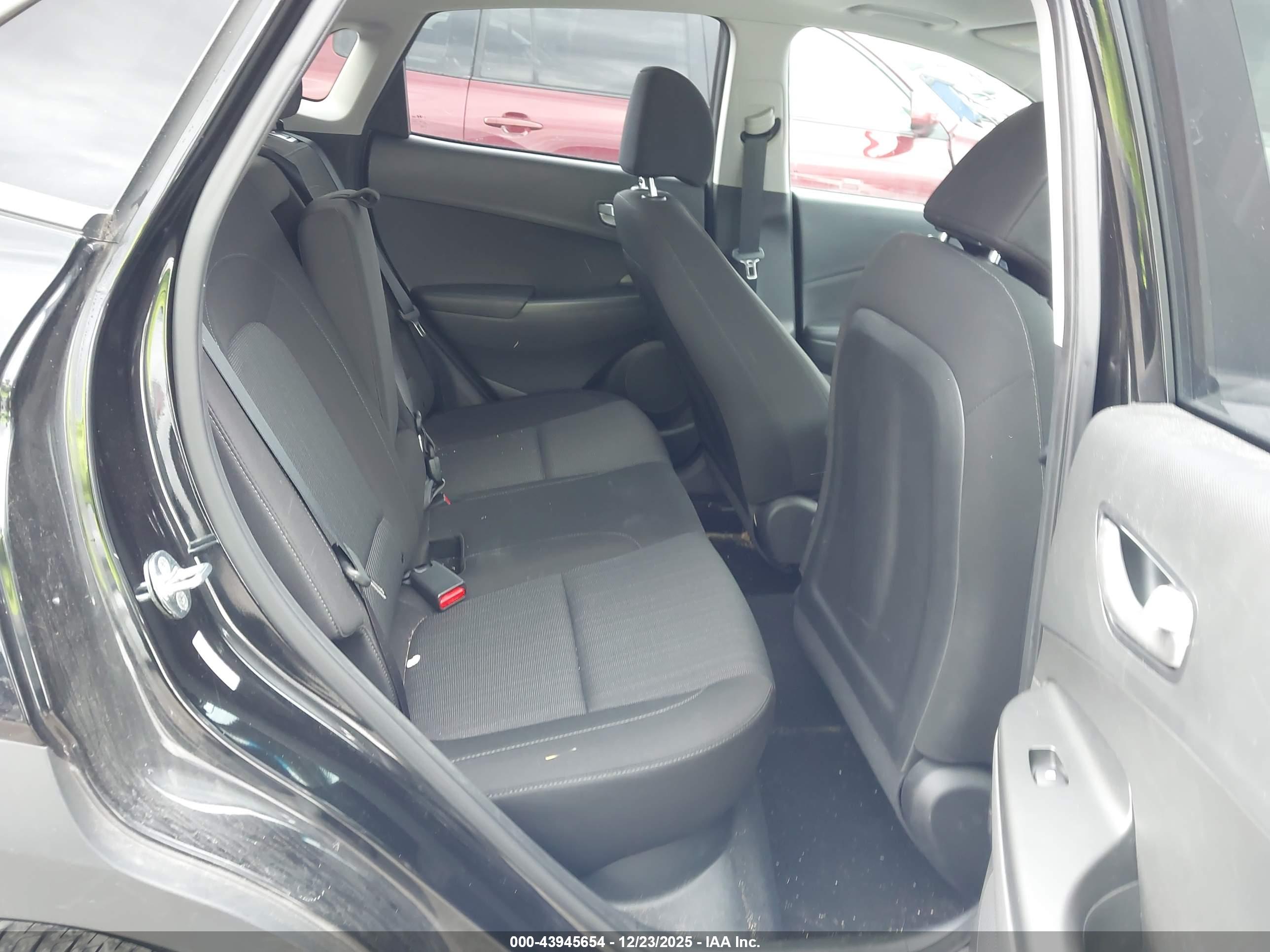 HYUNDAI KONA image 8