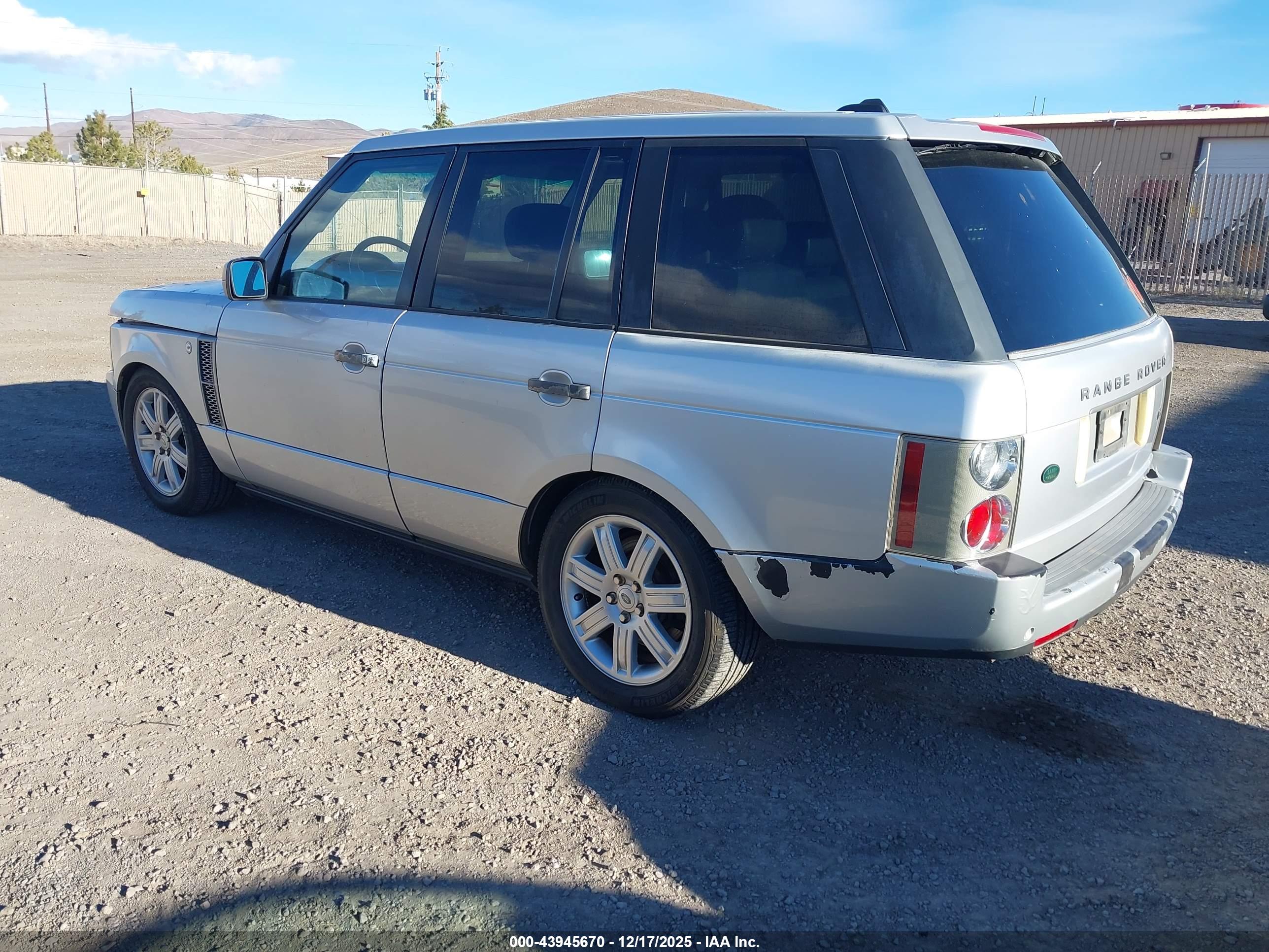 LAND ROVER image 3