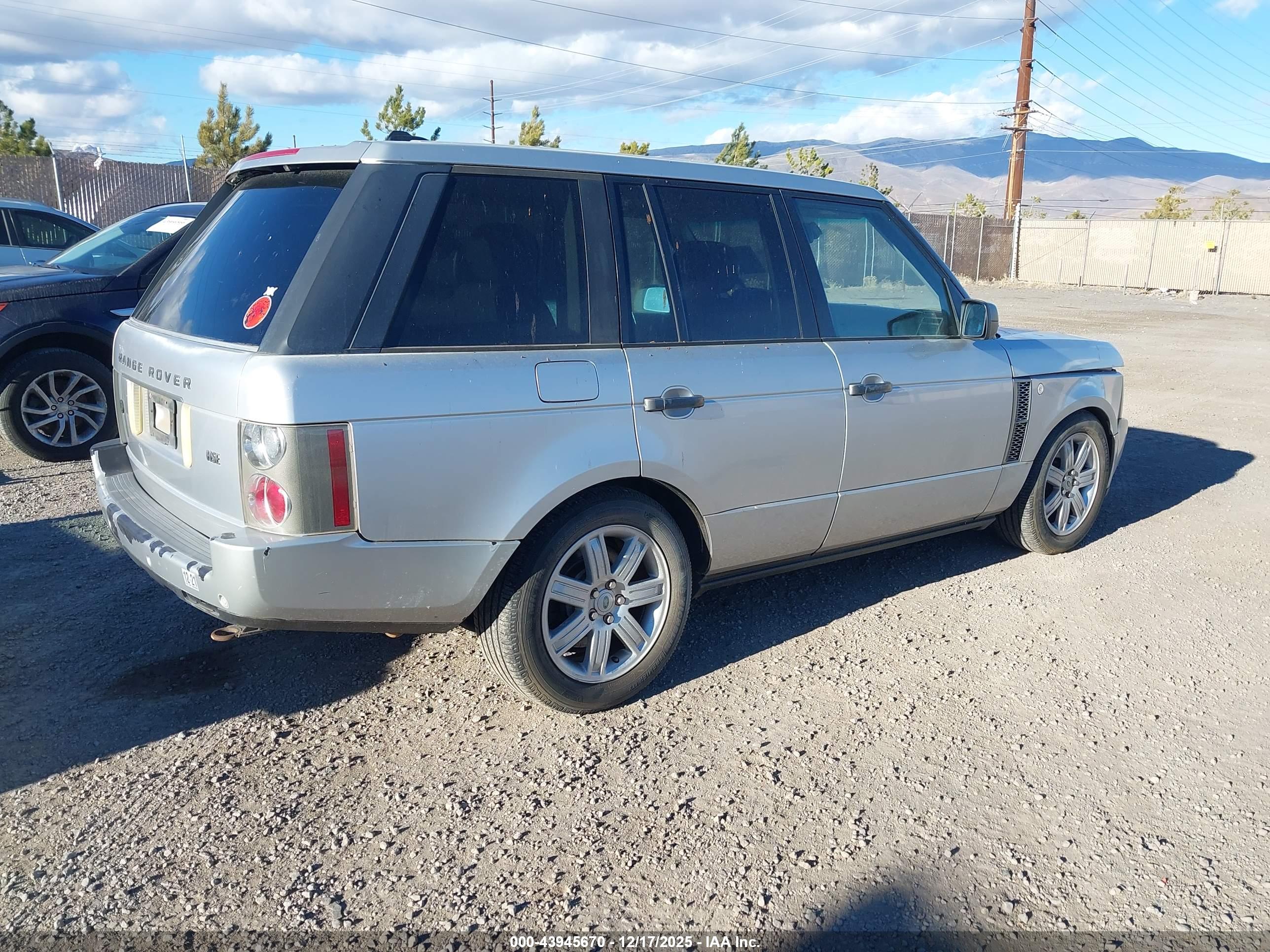LAND ROVER image 4
