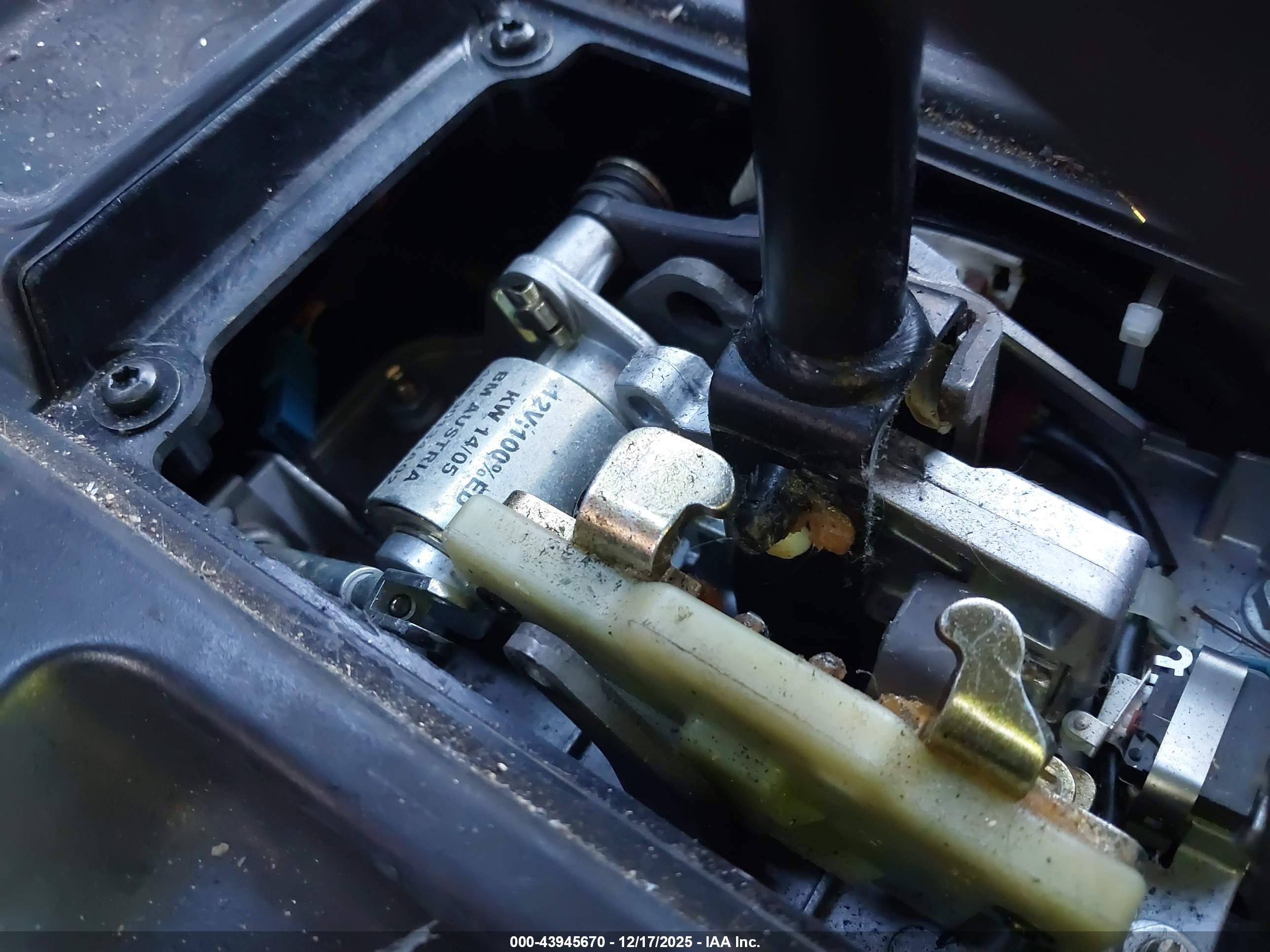 LAND ROVER image 6
