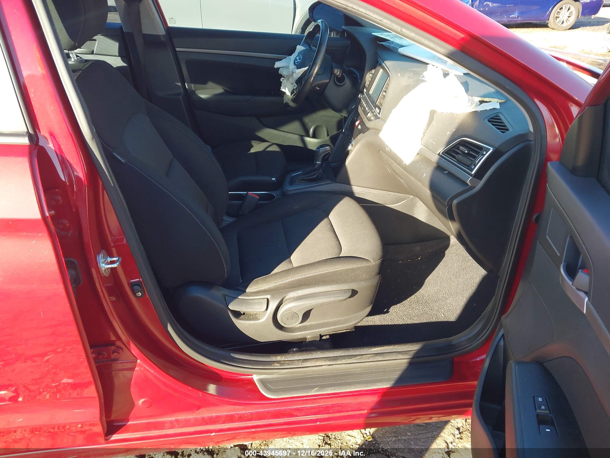 HYUNDAI ELANTRA image 5