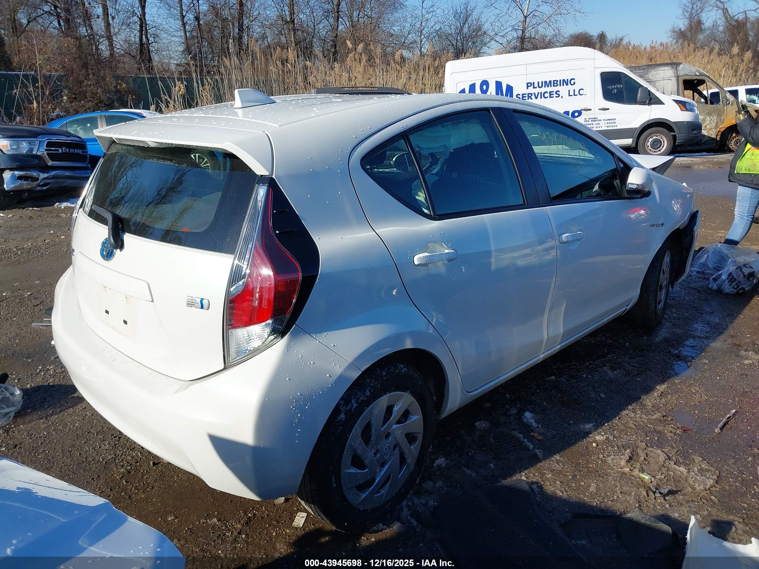 TOYOTA PRIUS image 4