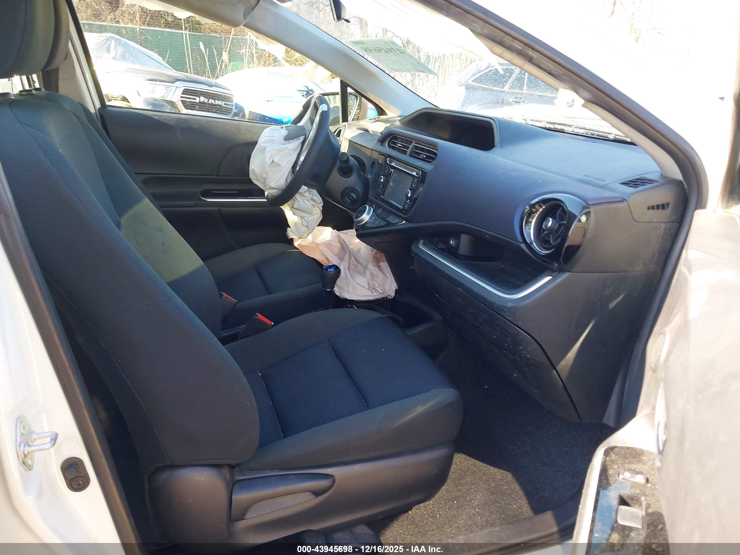 TOYOTA PRIUS image 5