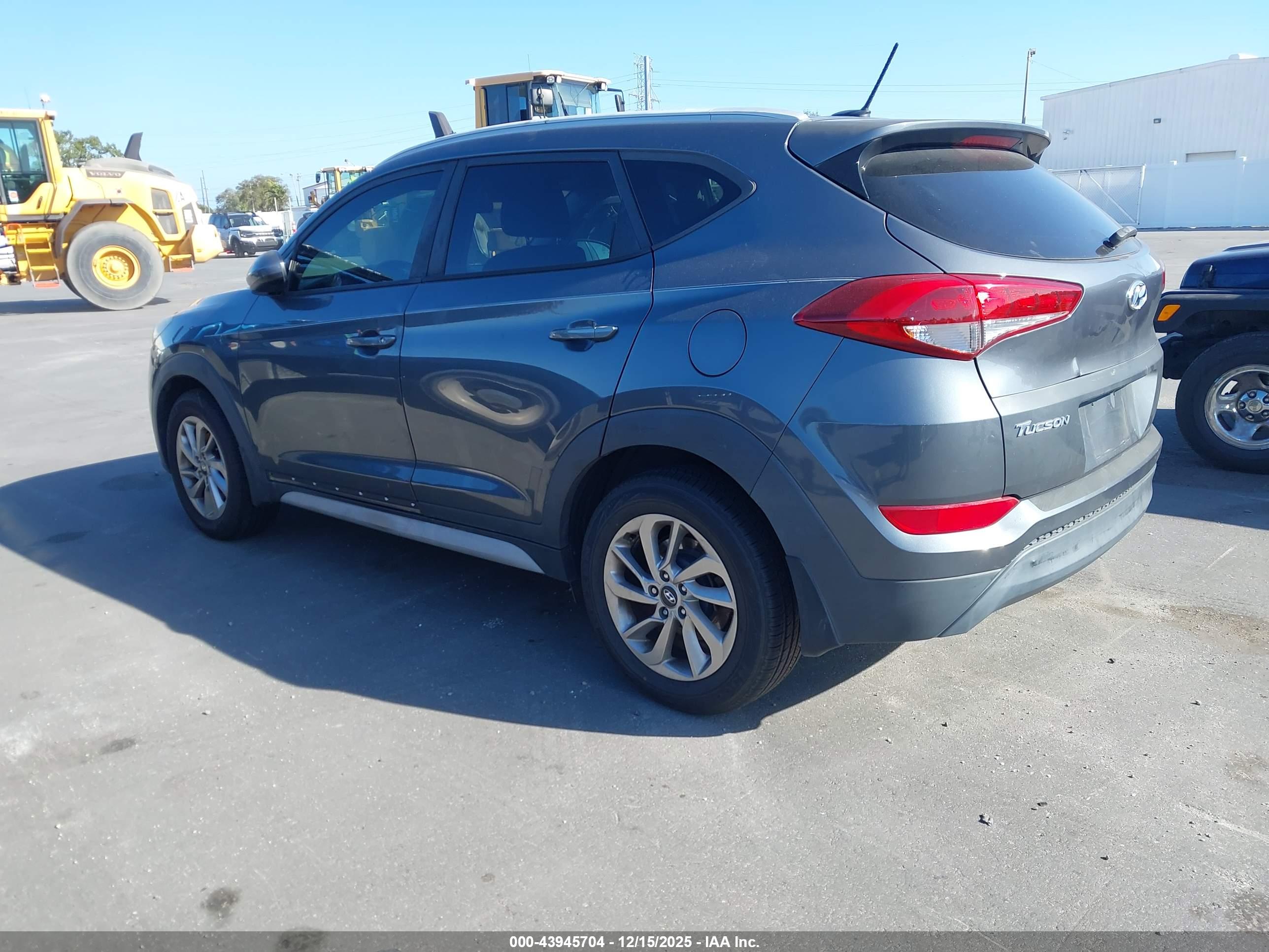 HYUNDAI TUCSON image 3