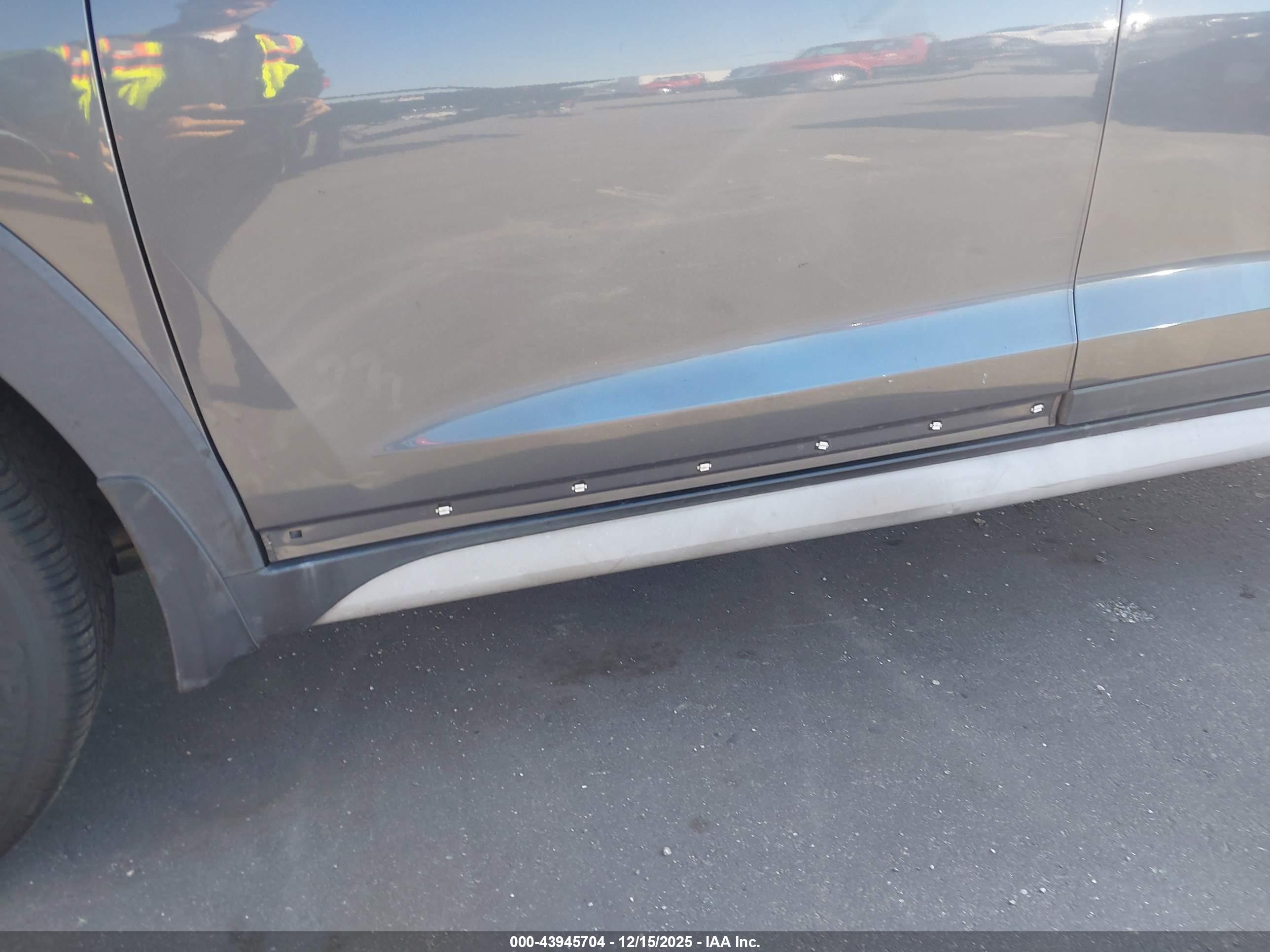 HYUNDAI TUCSON image 6
