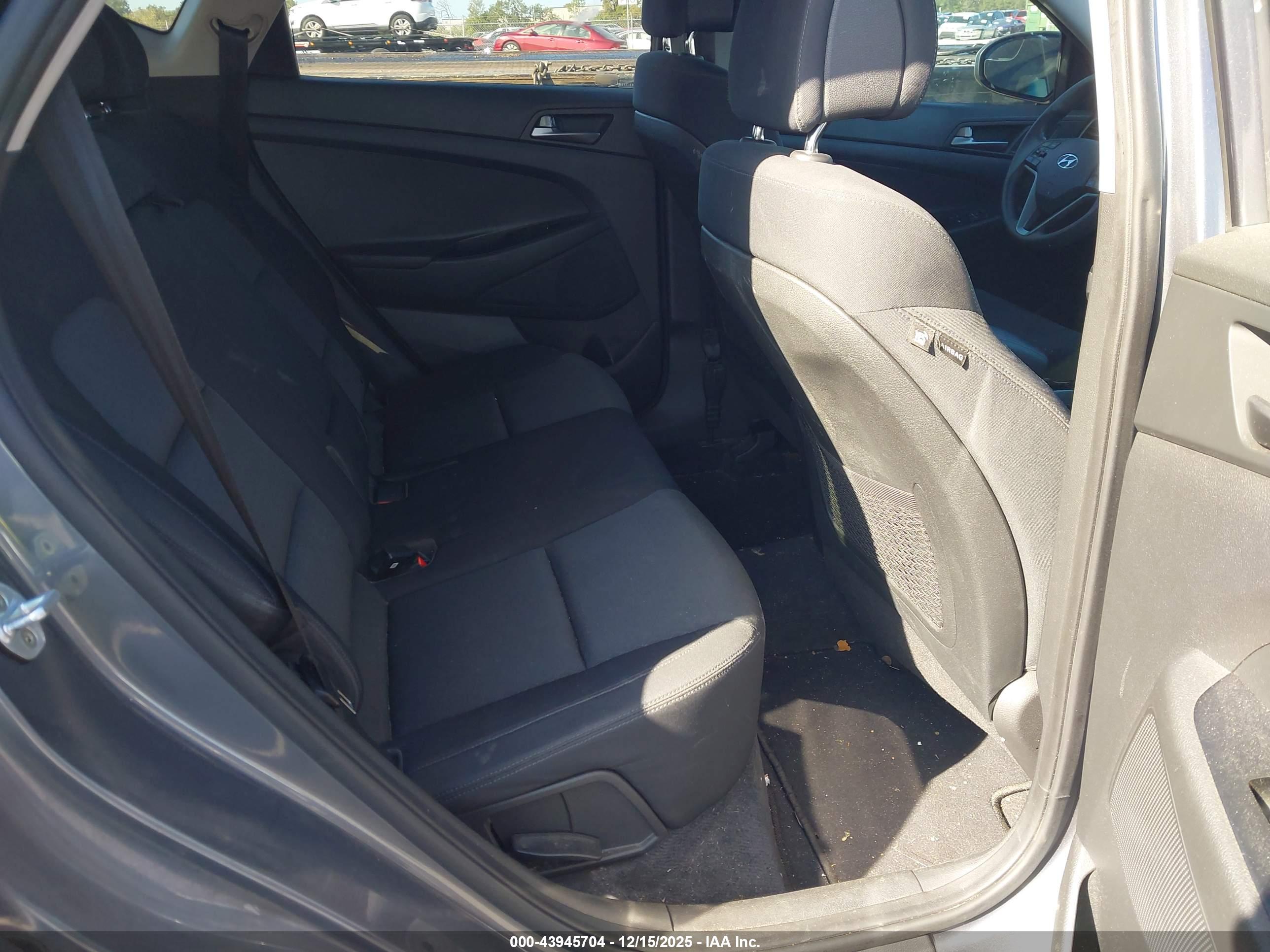 HYUNDAI TUCSON image 8