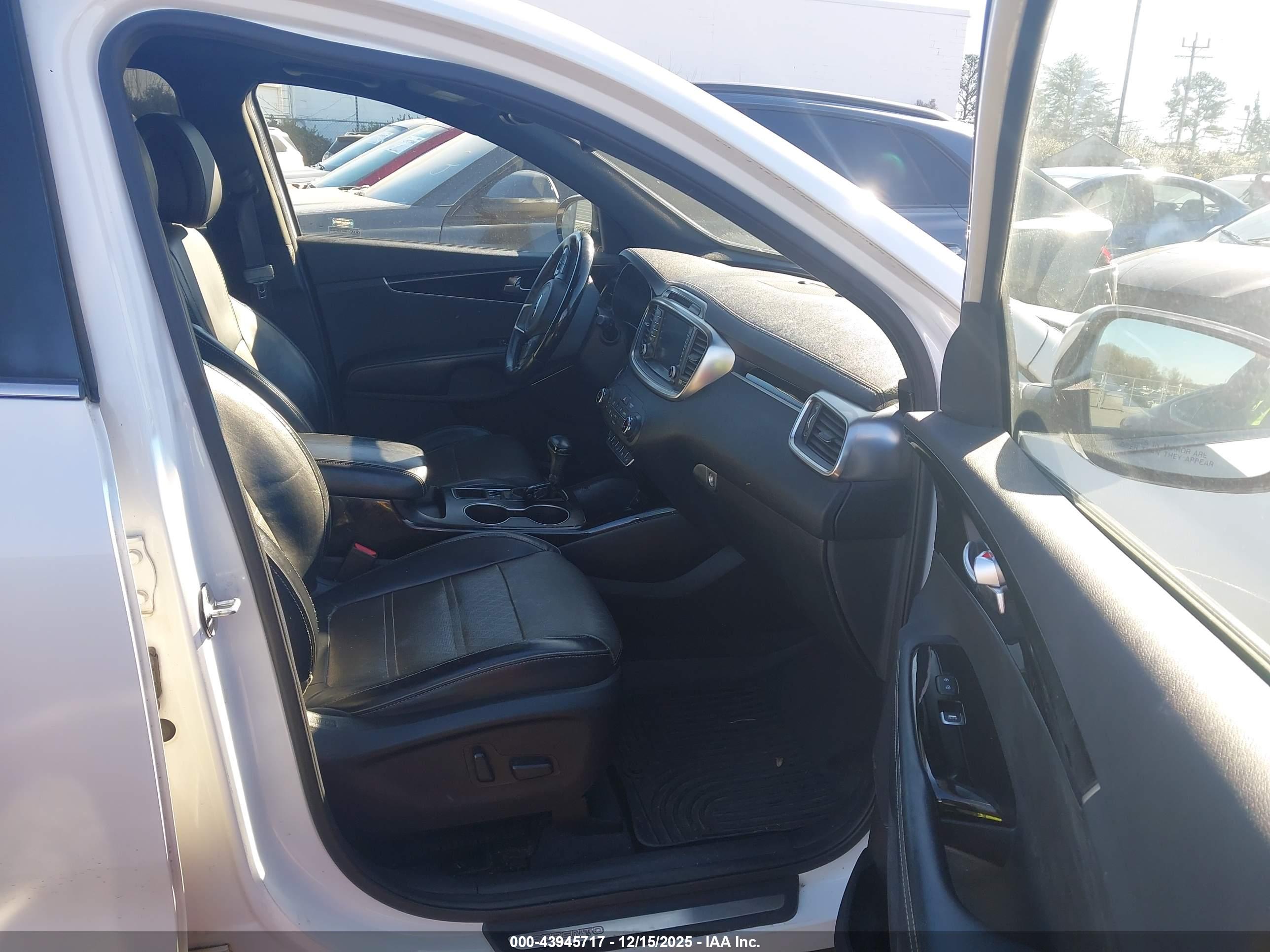 KIA SORENTO image 5