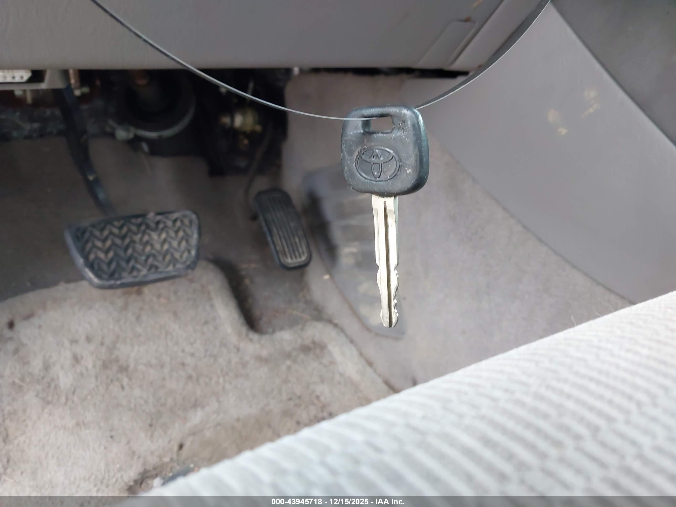 TOYOTA CAMRY image 11