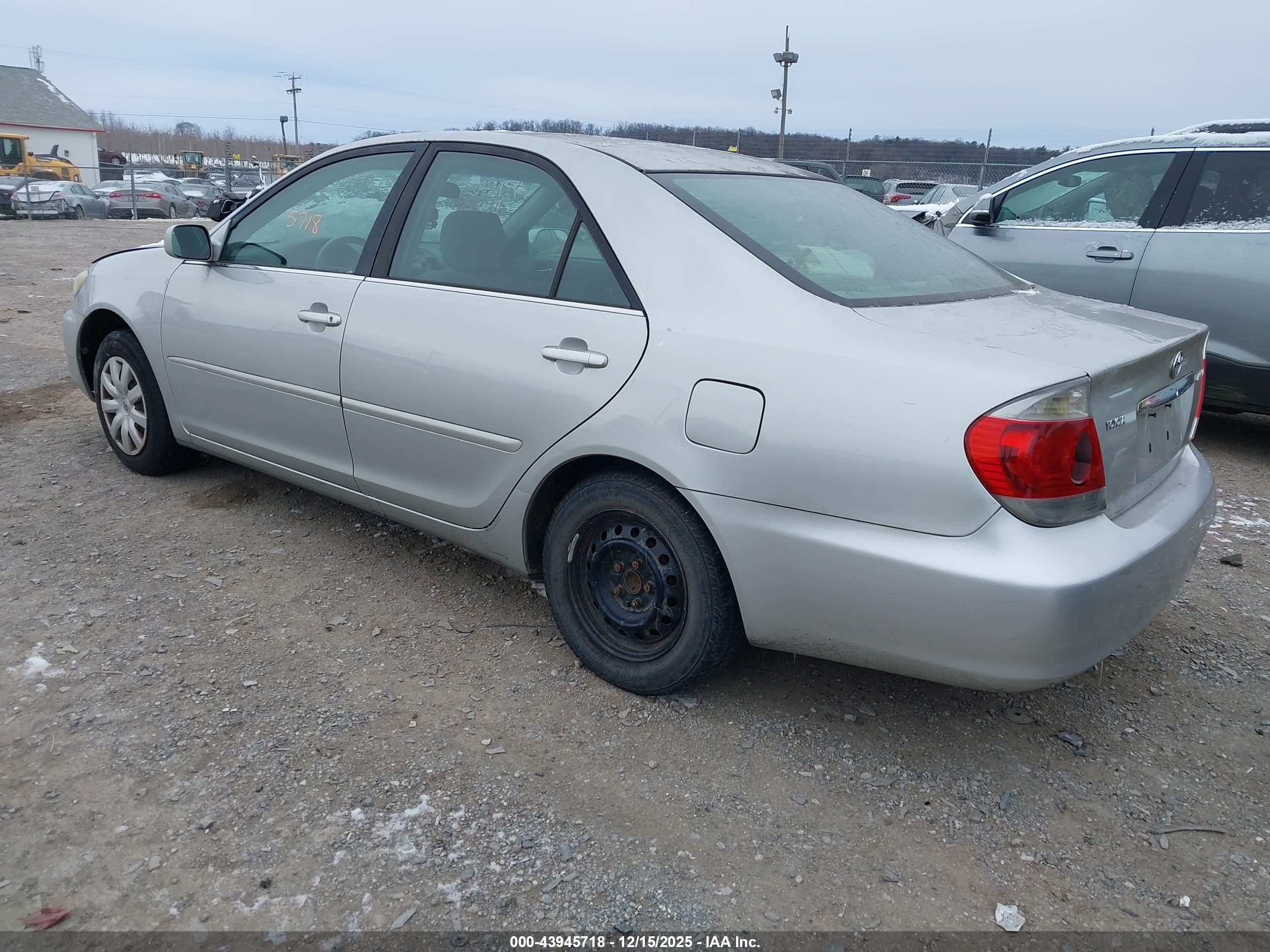 TOYOTA CAMRY image 3