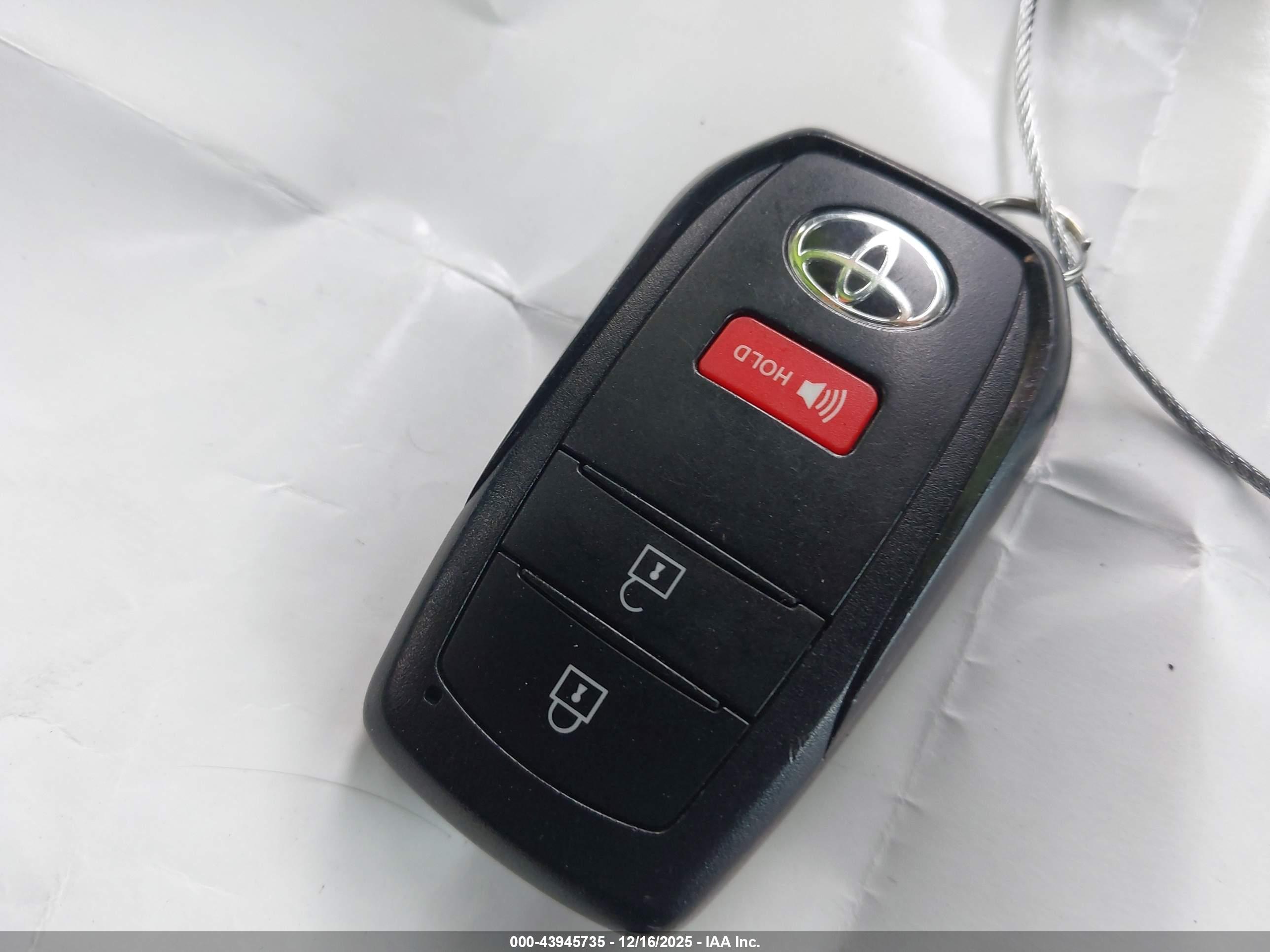 TOYOTA COROLLA image 11