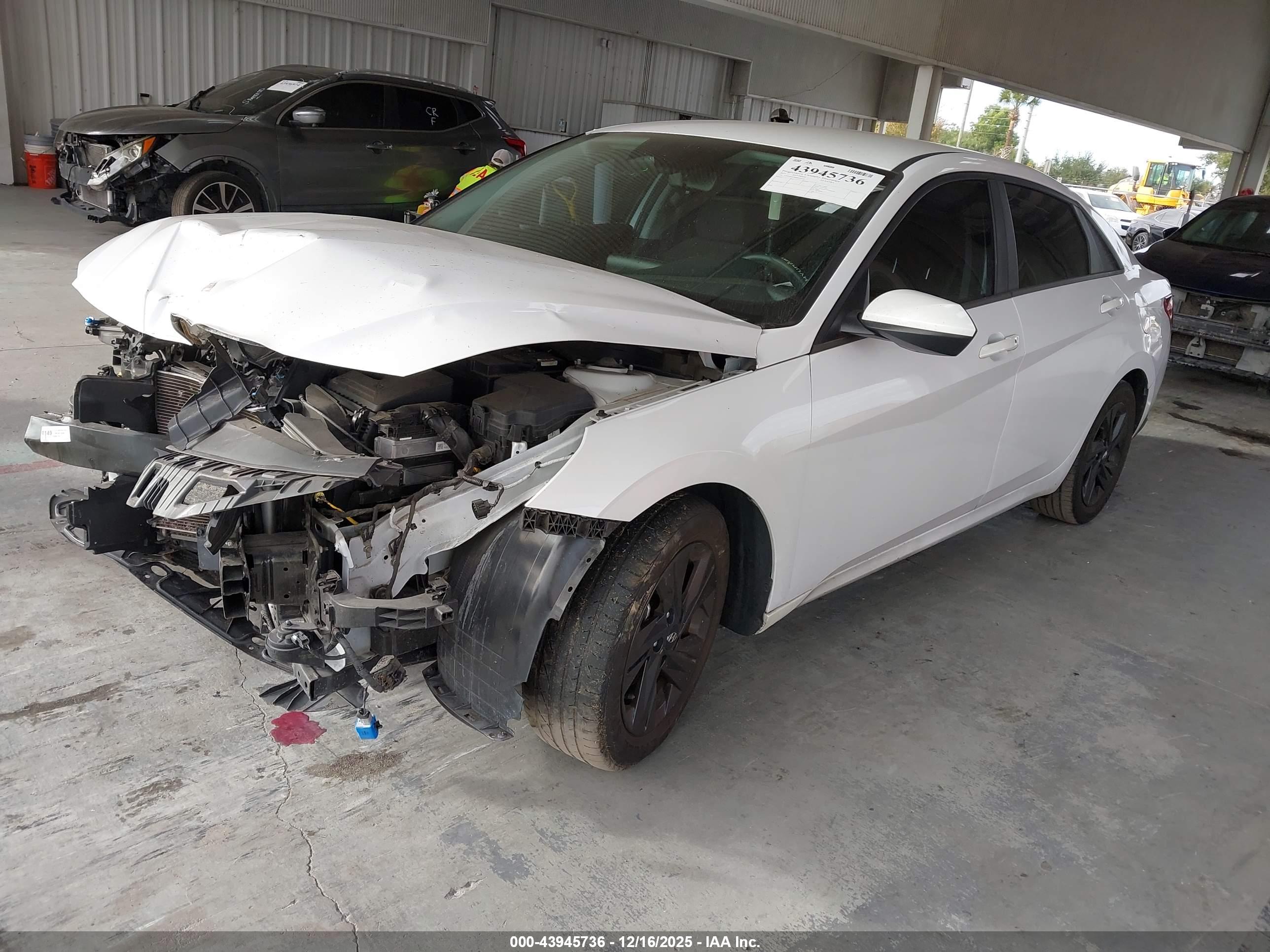 HYUNDAI ELANTRA image 2